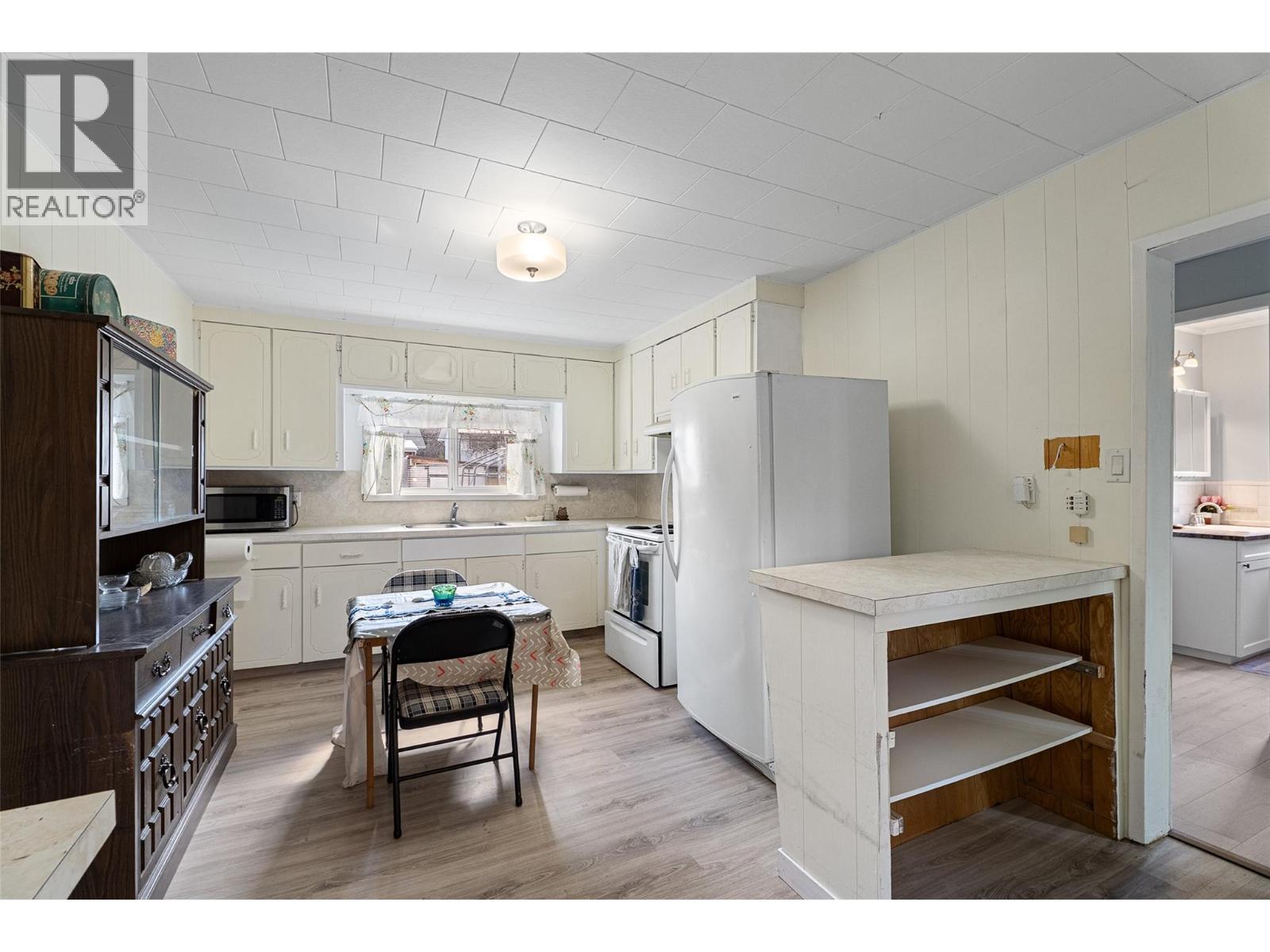 2498 Chapman Street, Merritt, British Columbia  V1K 1J7 - Photo 8 - 10382668
