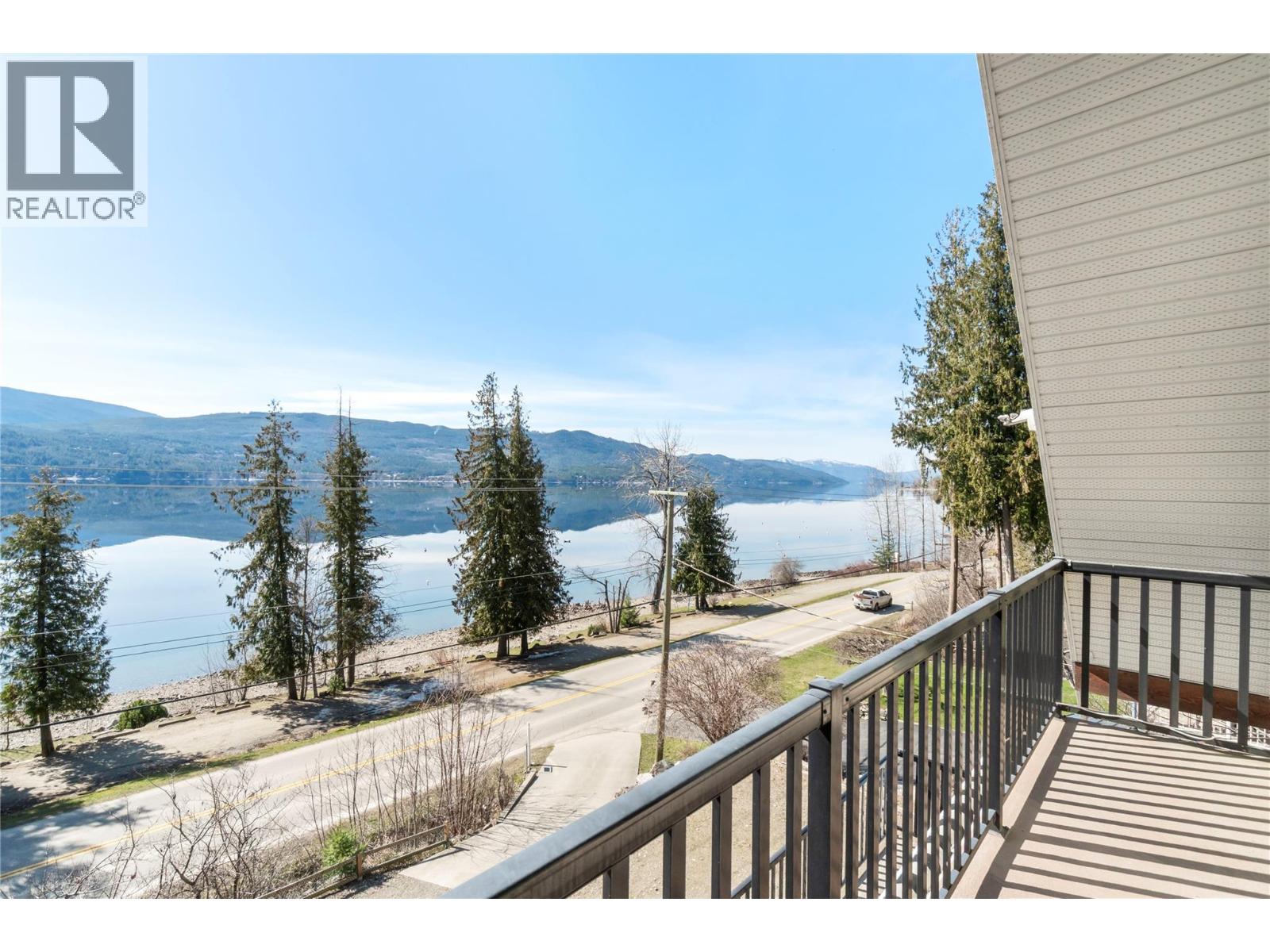 7577 Squilax Anglemont Road, Anglemont, British Columbia  V0E 1M8 - Photo 11 - 10382691