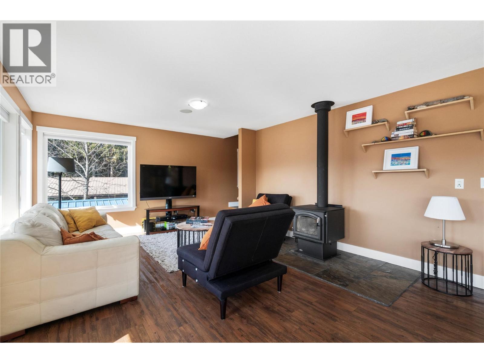 7577 Squilax Anglemont Road, Anglemont, British Columbia  V0E 1M8 - Photo 17 - 10382691