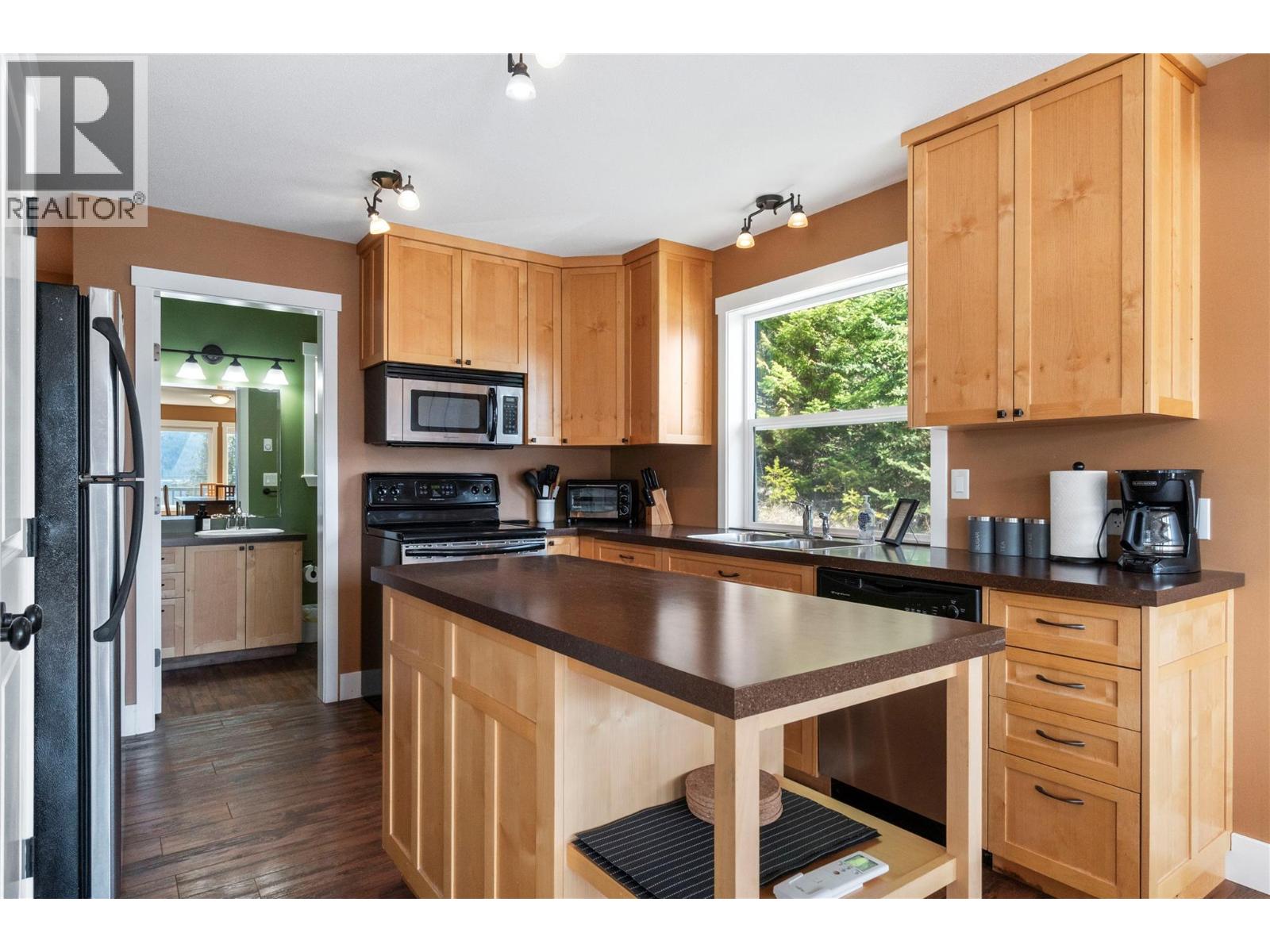 7577 Squilax Anglemont Road, Anglemont, British Columbia  V0E 1M8 - Photo 19 - 10382691