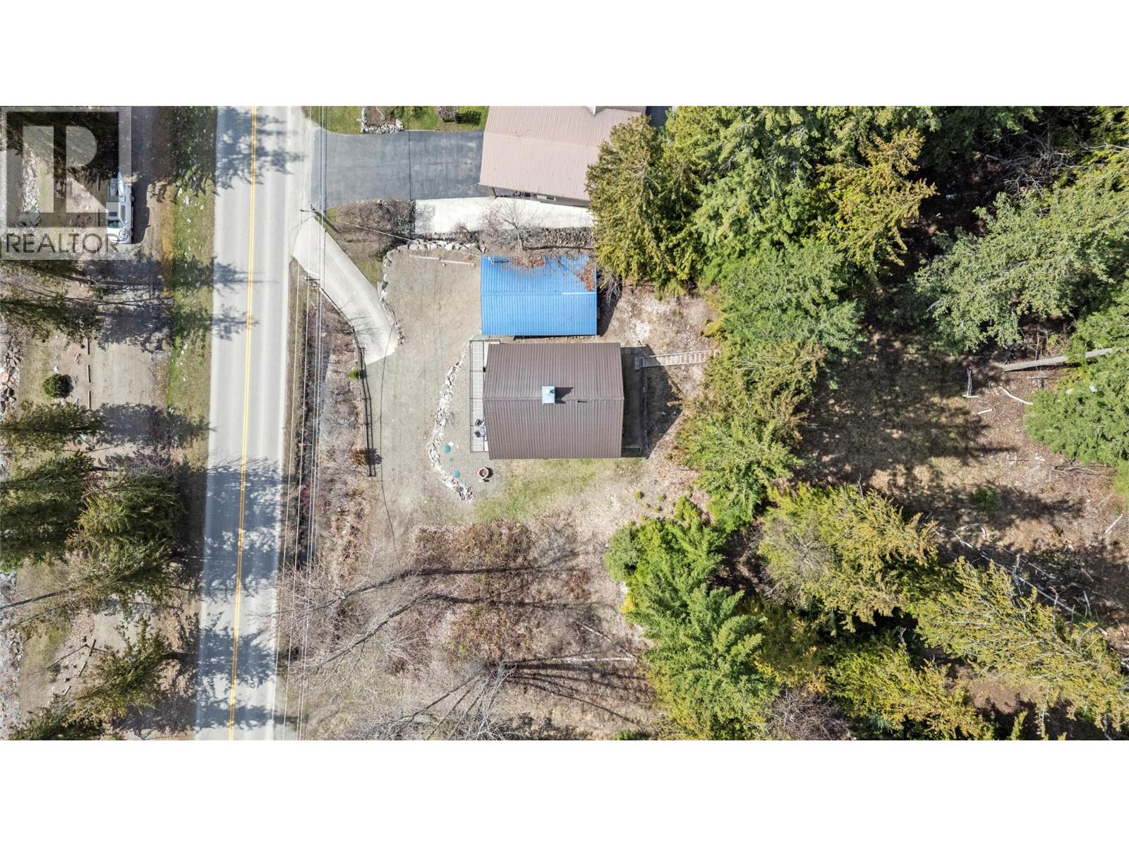 7577 Squilax Anglemont Road, Anglemont, British Columbia  V0E 1M8 - Photo 5 - 10382691