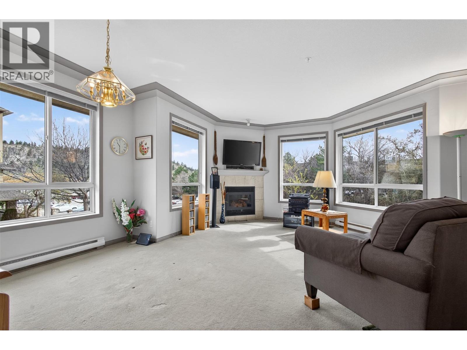 1966 Enterprise Way Unit# 213, Kelowna, British Columbia  V1Y 9S8 - Photo 2 - 10381100