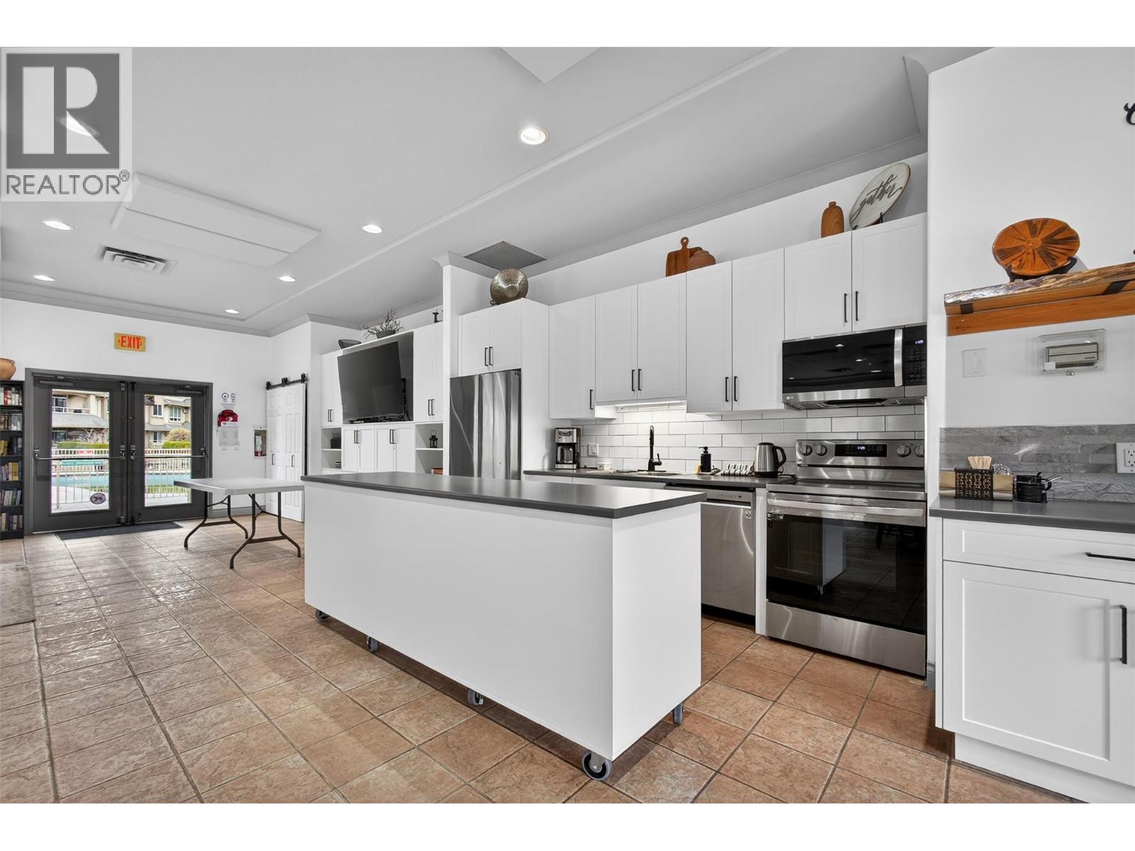 1966 Enterprise Way Unit# 213, Kelowna, British Columbia  V1Y 9S8 - Photo 27 - 10381100