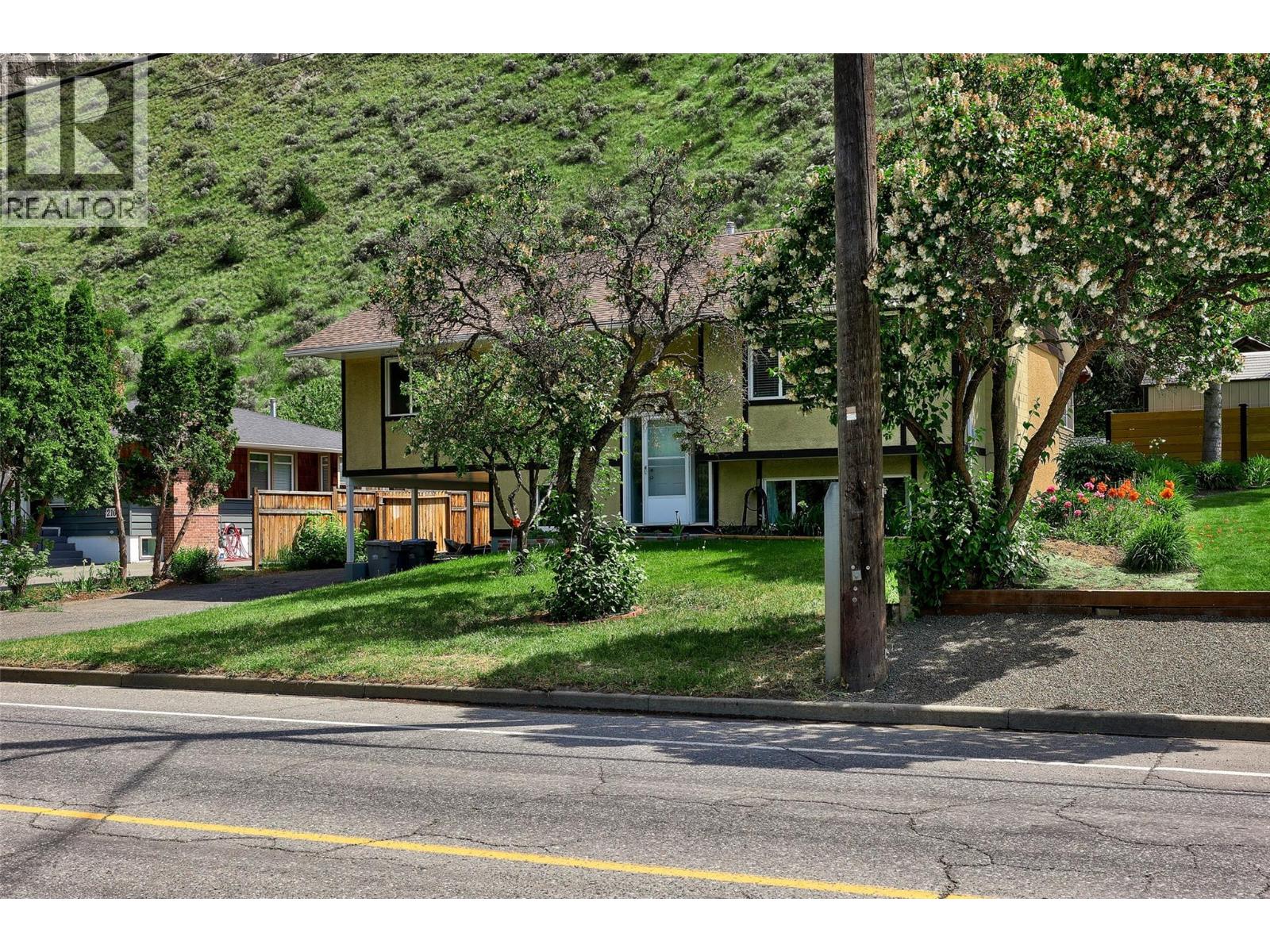 2103 Valleyview Drive, Kamloops, British Columbia  V2C 4C3 - Photo 2 - 10382697