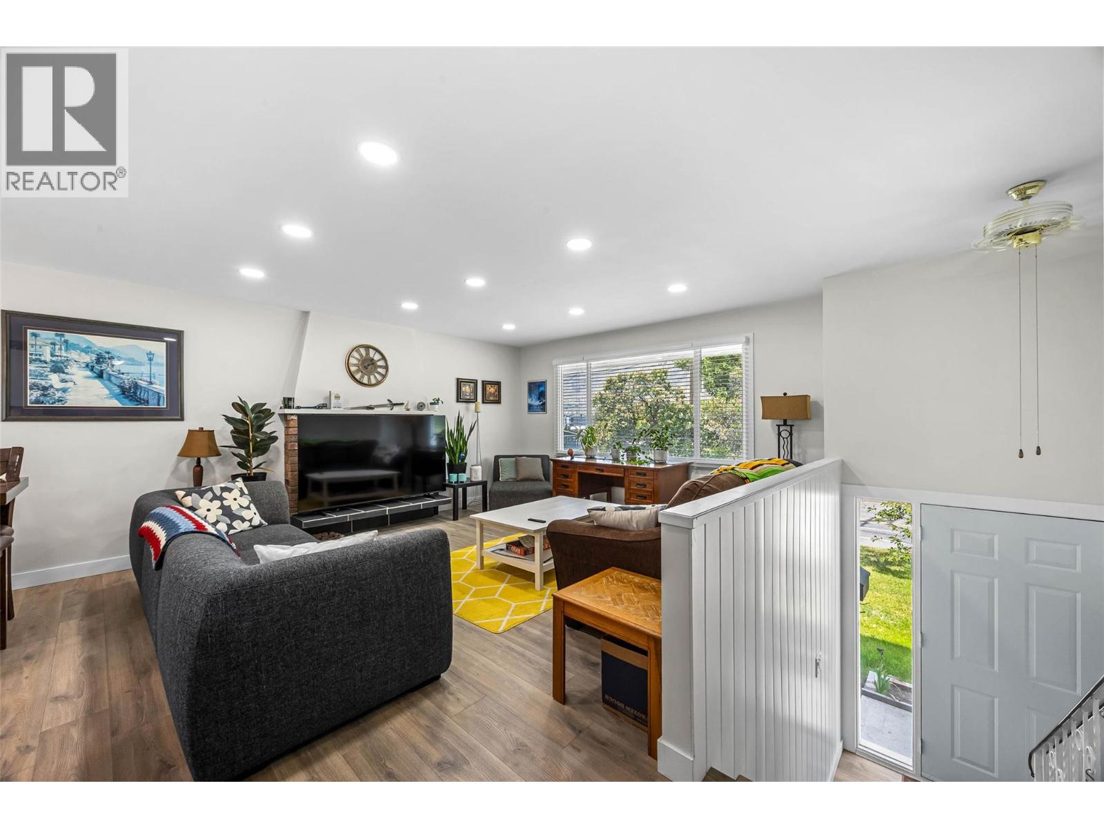 2103 Valleyview Drive, Kamloops, British Columbia  V2C 4C3 - Photo 3 - 10382697