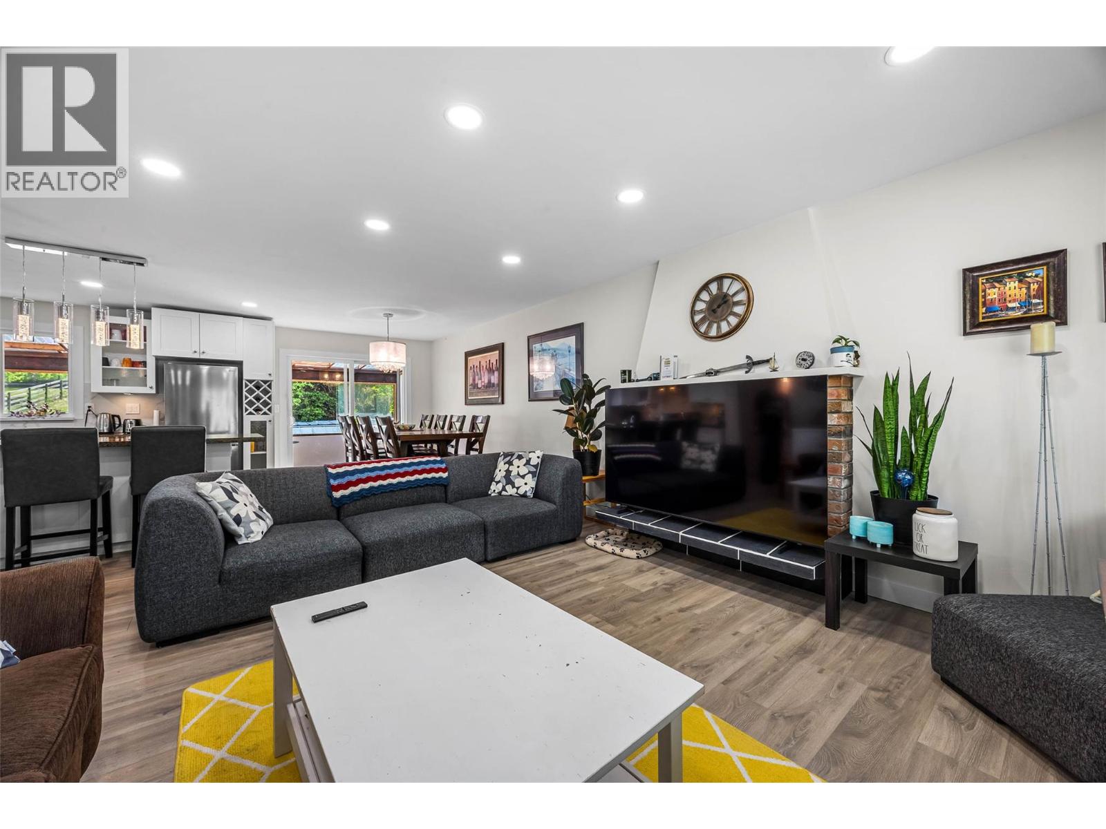 2103 Valleyview Drive, Kamloops, British Columbia  V2C 4C3 - Photo 5 - 10382697