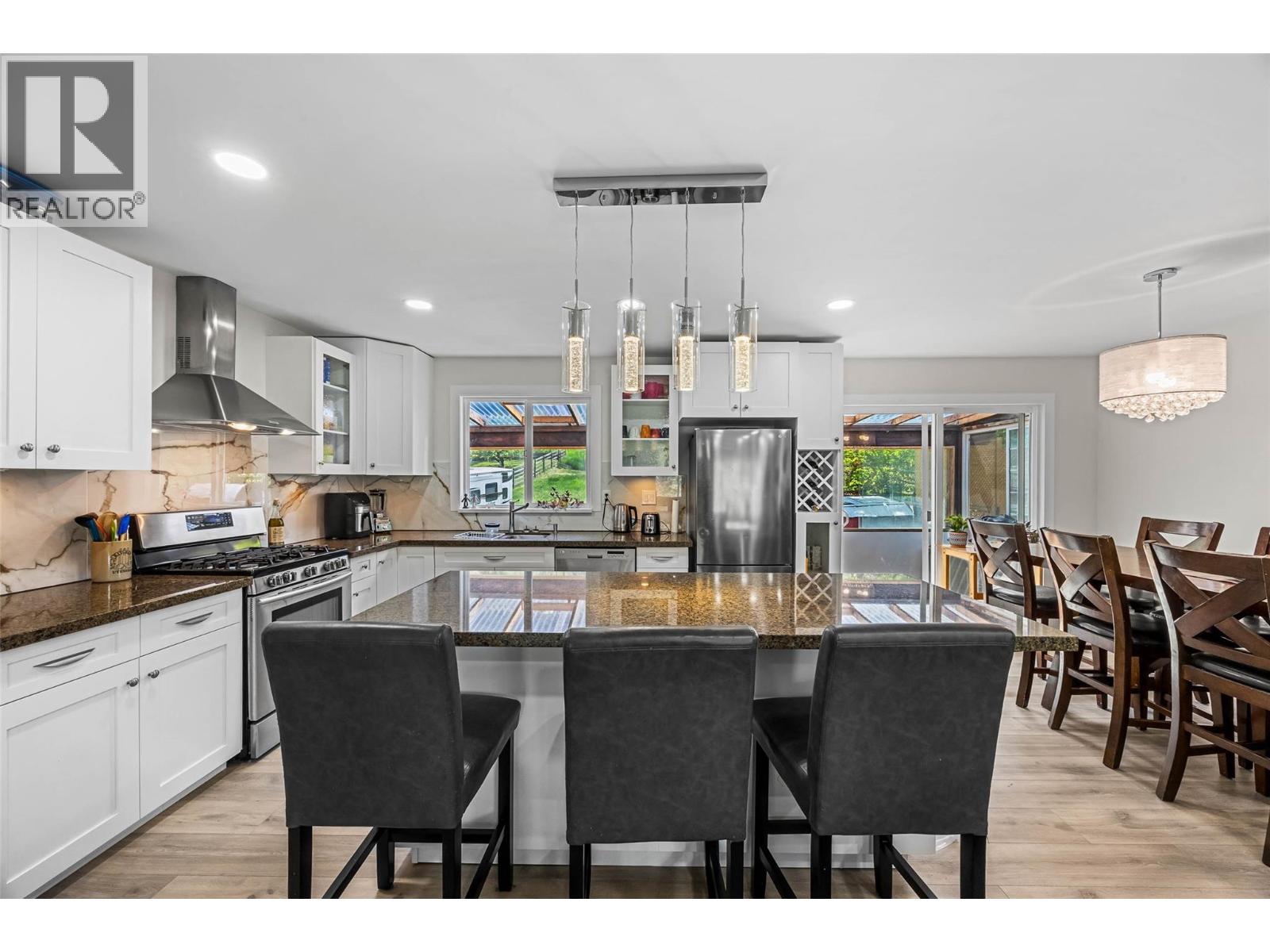 2103 Valleyview Drive, Kamloops, British Columbia  V2C 4C3 - Photo 6 - 10382697