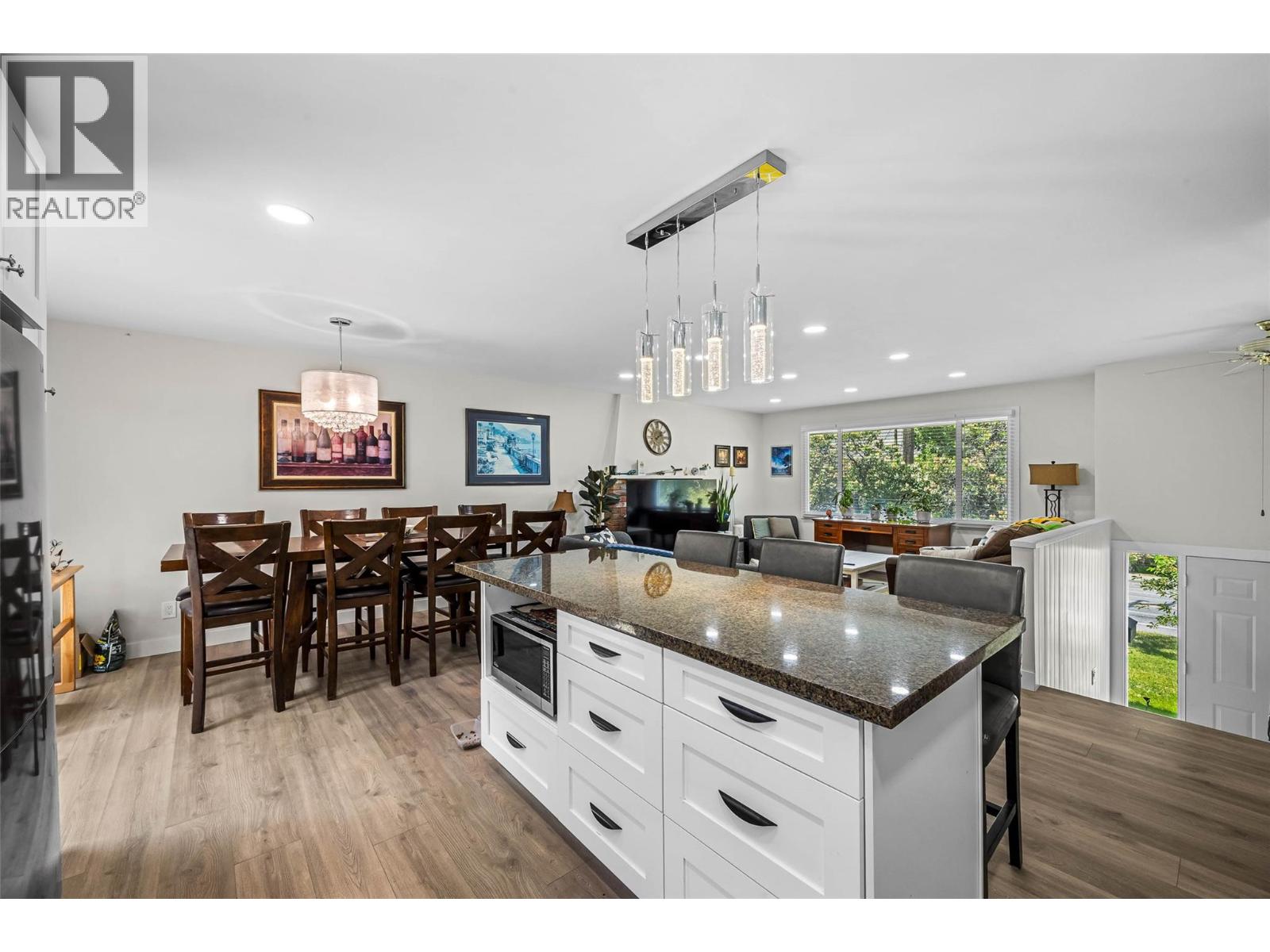 2103 Valleyview Drive, Kamloops, British Columbia  V2C 4C3 - Photo 8 - 10382697