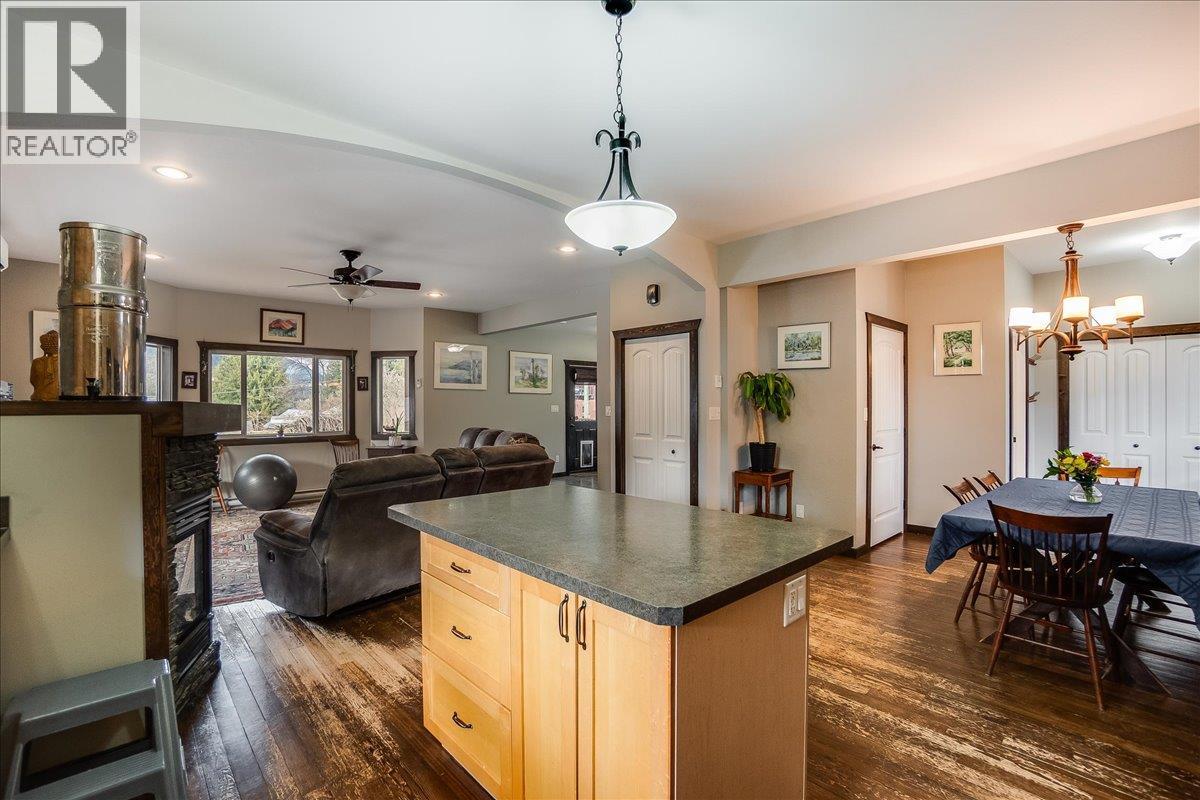 704 Fell Street, Nelson, British Columbia  V1l 3M9 - Photo 13 - 10382311