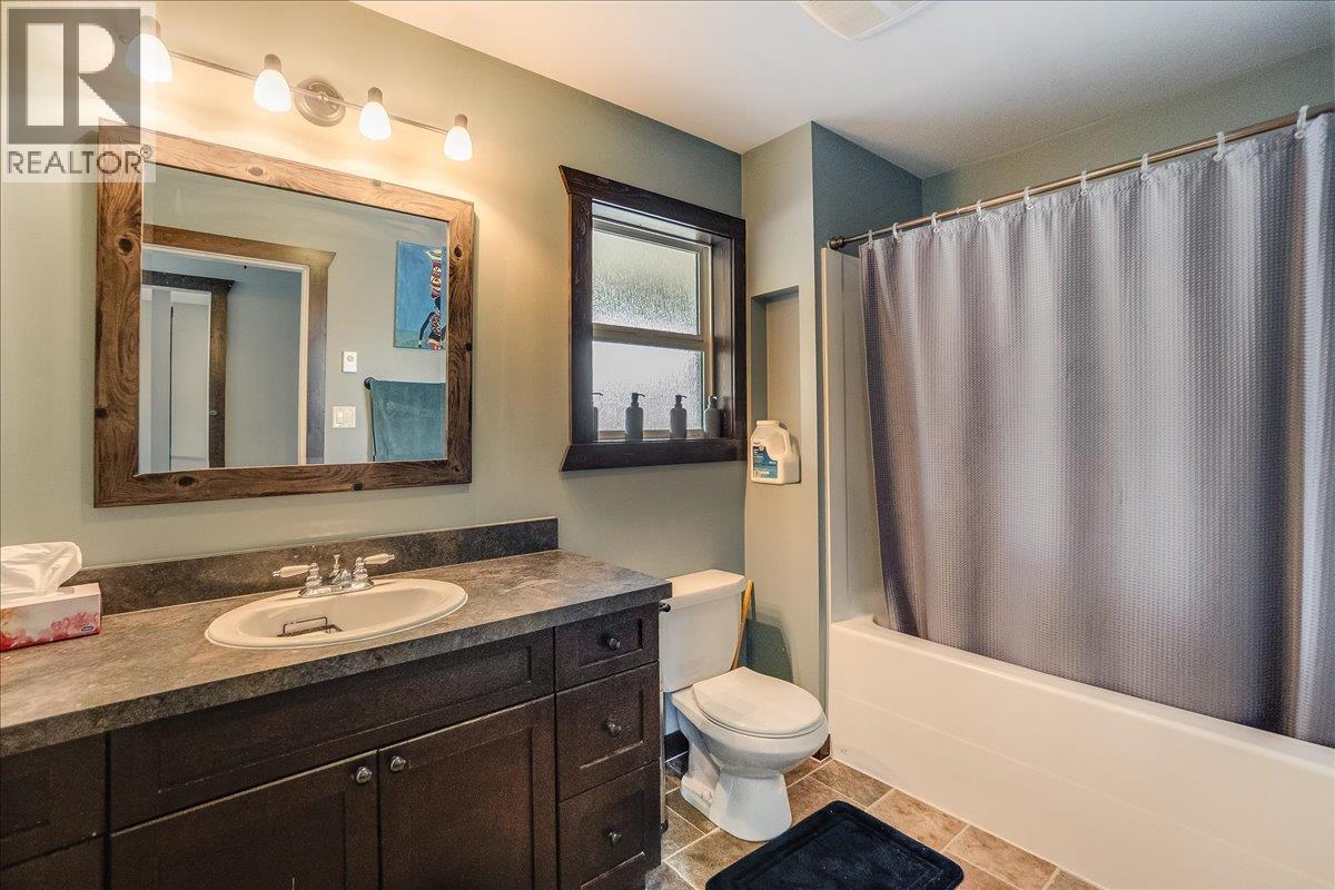 704 Fell Street, Nelson, British Columbia  V1l 3M9 - Photo 29 - 10382311