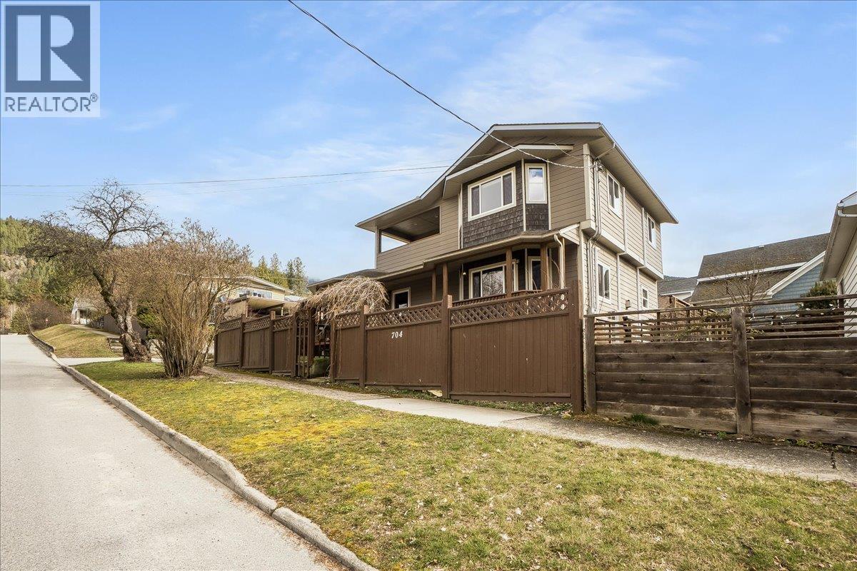 704 Fell Street, Nelson, British Columbia  V1l 3M9 - Photo 3 - 10382311