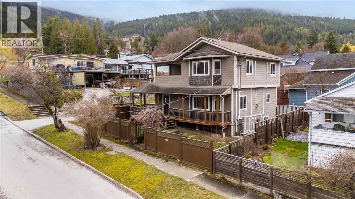 704 Fell Street, Nelson, British Columbia  V1l 3M9 - Photo 4 - 10382311