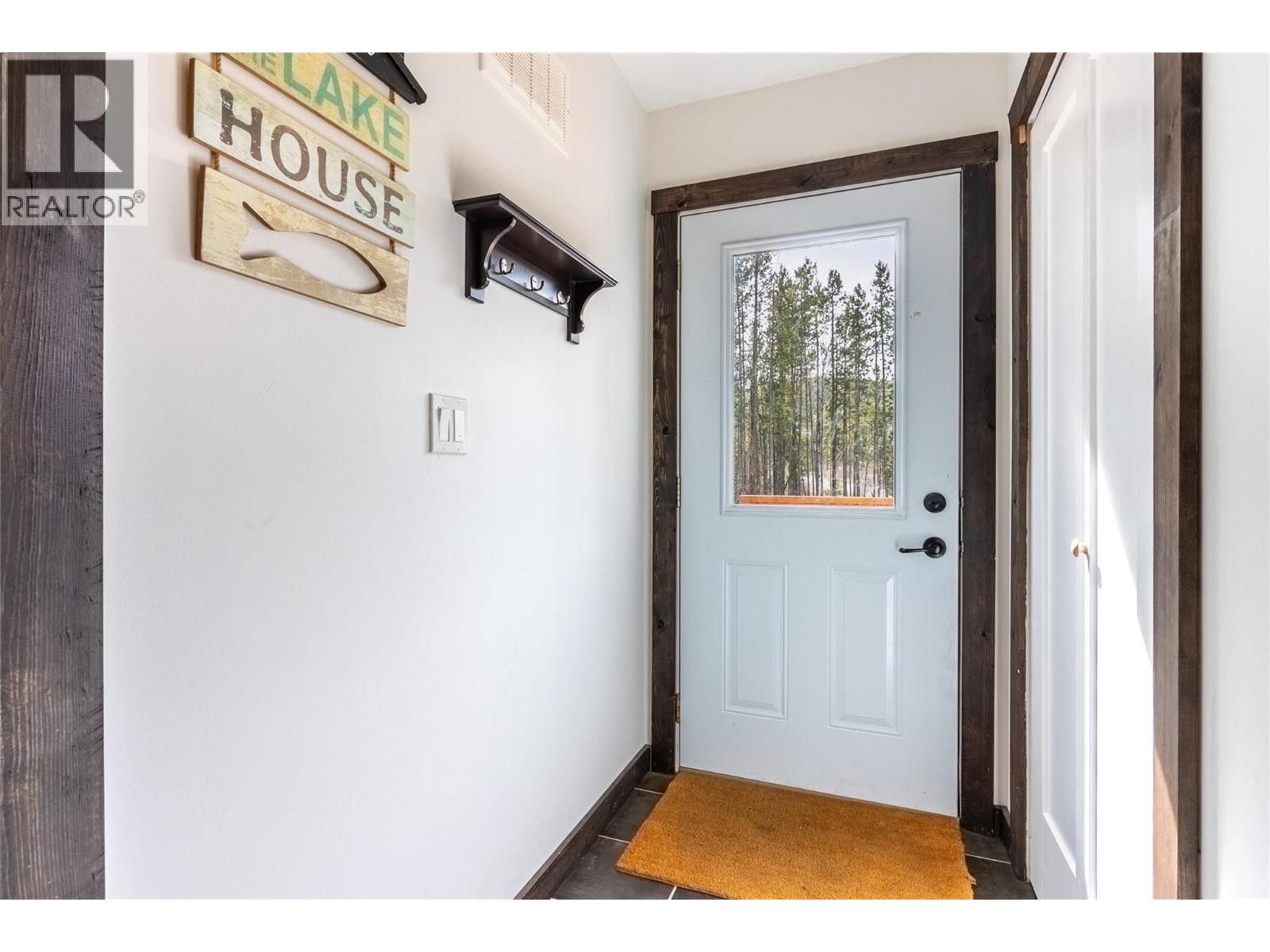 3888 Lookout Drive, Kamloops, British Columbia  V1S 1Y8 - Photo 3 - 10382612