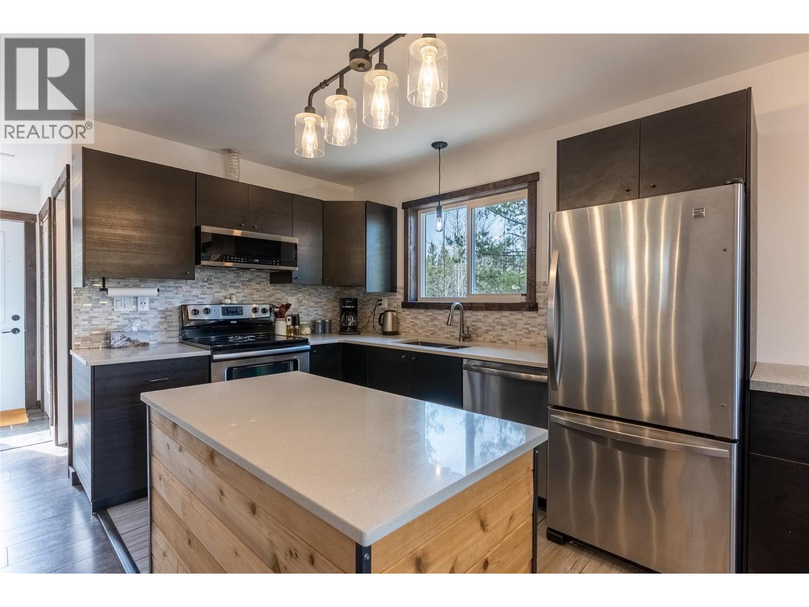 3888 Lookout Drive, Kamloops, British Columbia  V1S 1Y8 - Photo 8 - 10382612