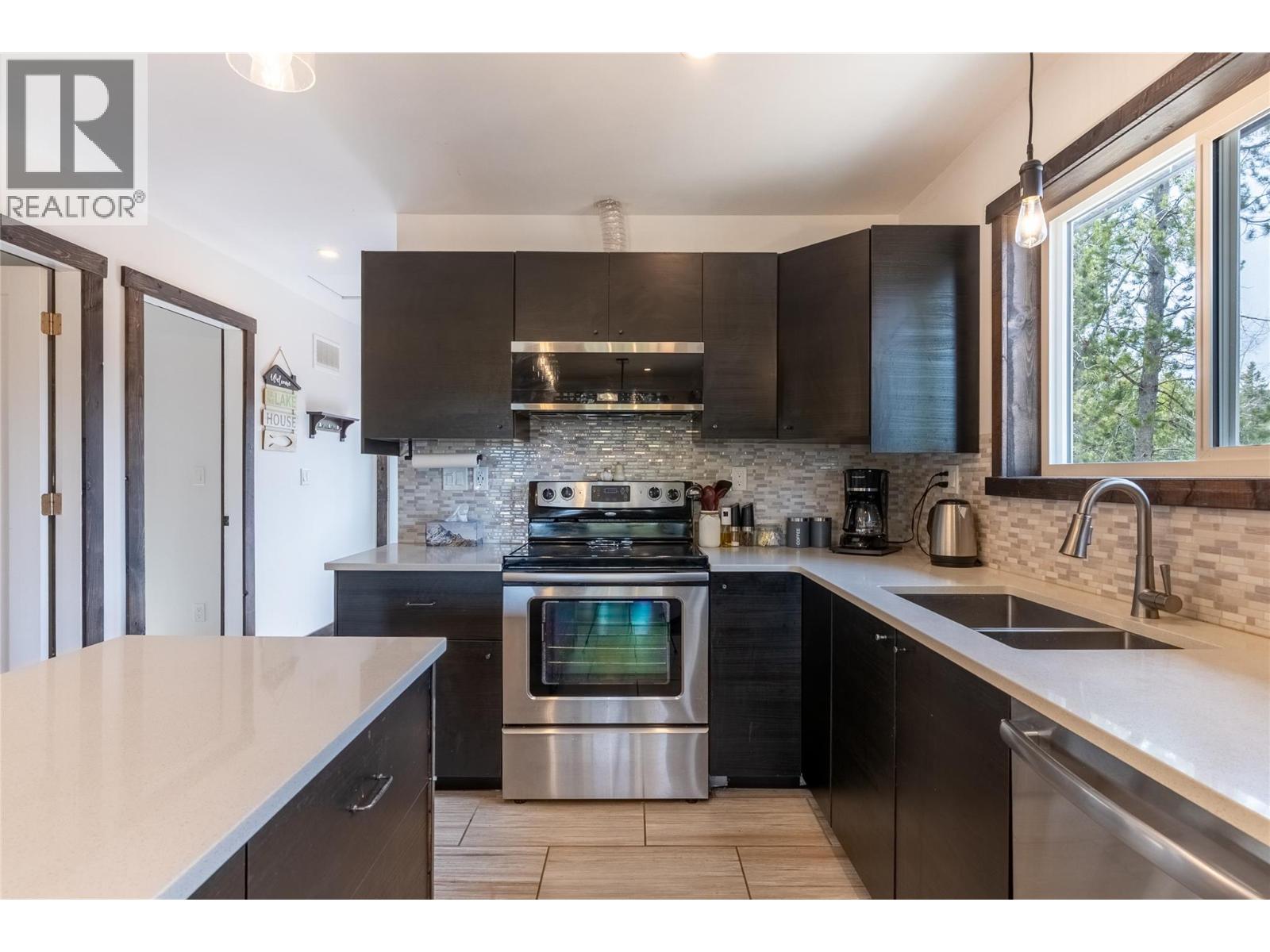 3888 Lookout Drive, Kamloops, British Columbia  V1S 1Y8 - Photo 9 - 10382612