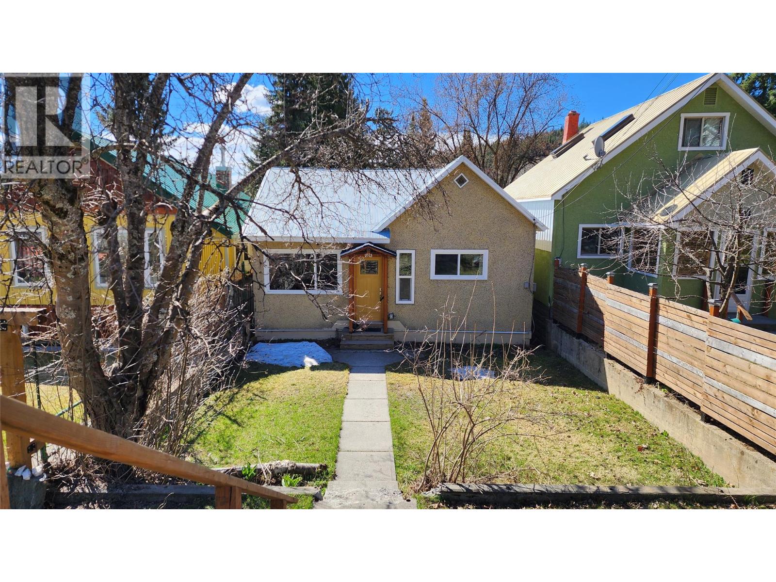 1675 Leroi Avenue, Rossland, British Columbia  V0G 1Y0 - Photo 1 - 10382537