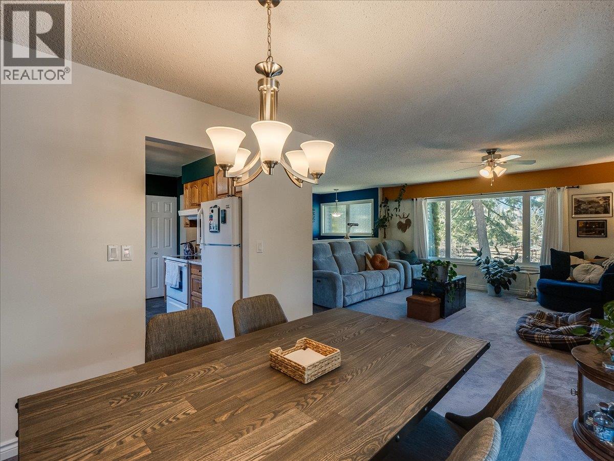 86 Bluebird Road, Fruitvale, British Columbia  V0G 1L1 - Photo 11 - 10382394