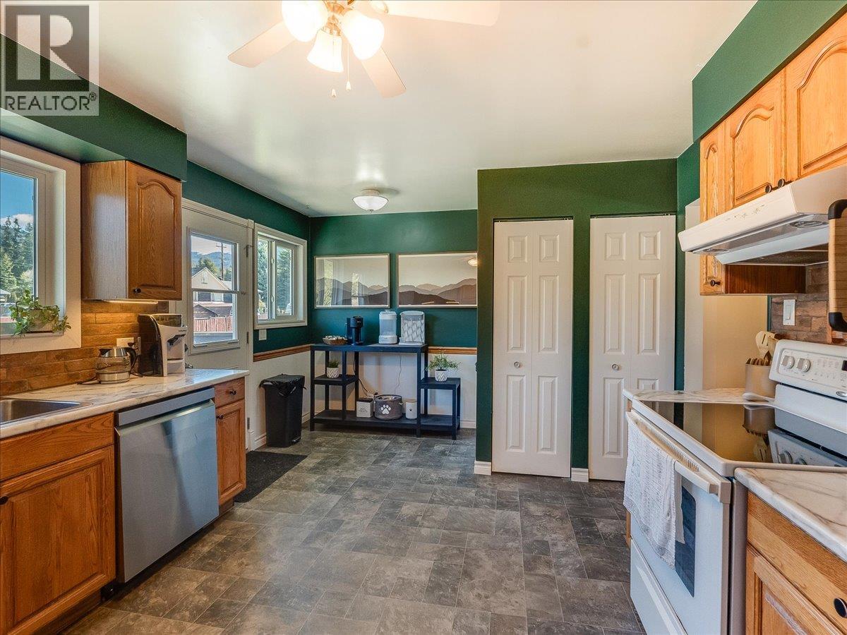 86 Bluebird Road, Fruitvale, British Columbia  V0G 1L1 - Photo 12 - 10382394