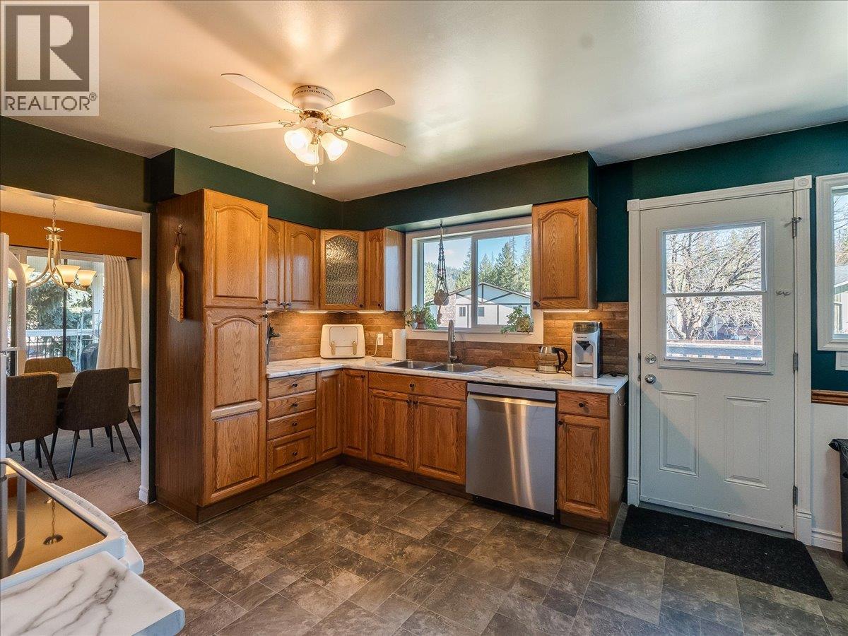 86 Bluebird Road, Fruitvale, British Columbia  V0G 1L1 - Photo 13 - 10382394