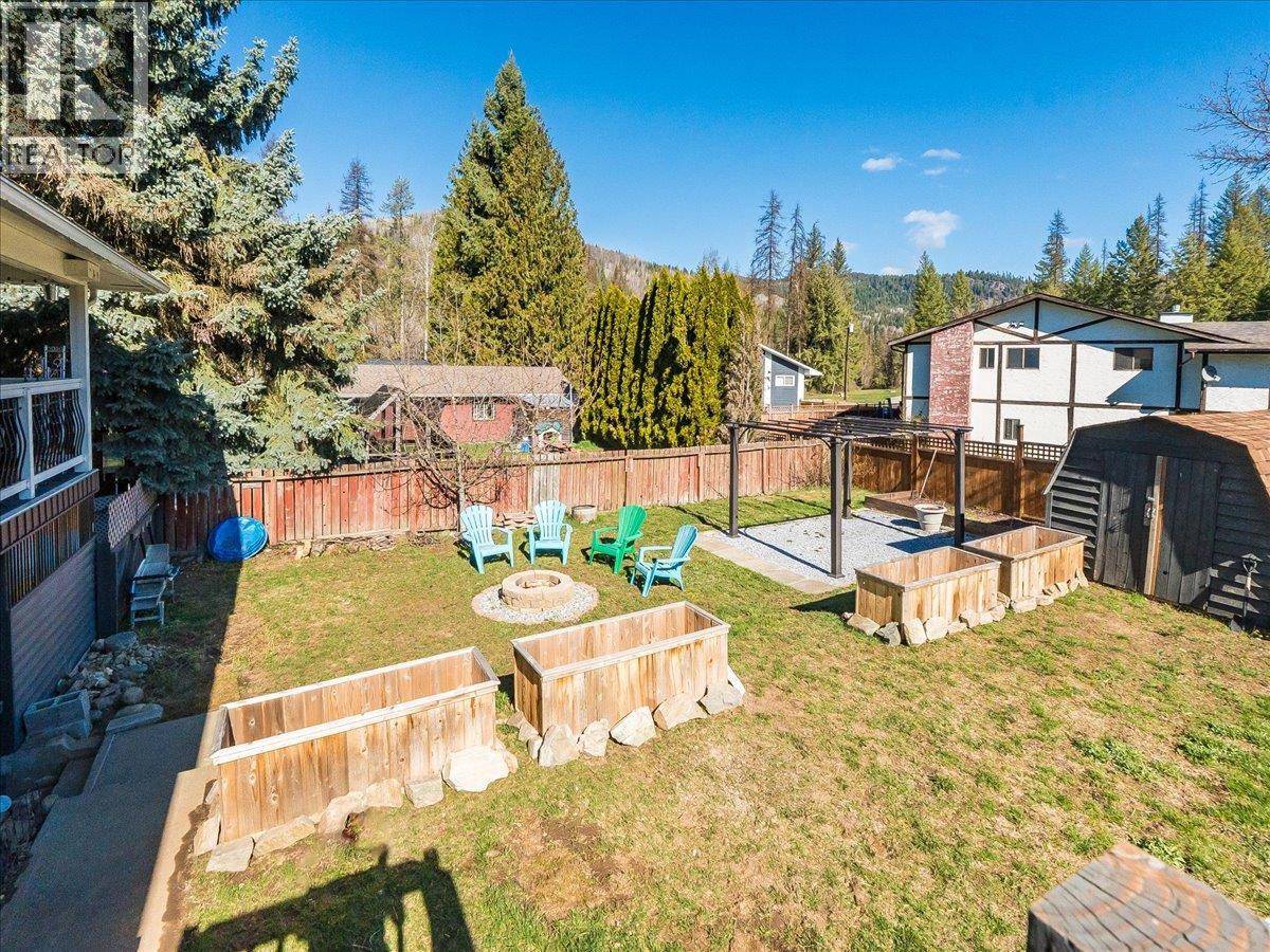 86 Bluebird Road, Fruitvale, British Columbia  V0G 1L1 - Photo 56 - 10382394