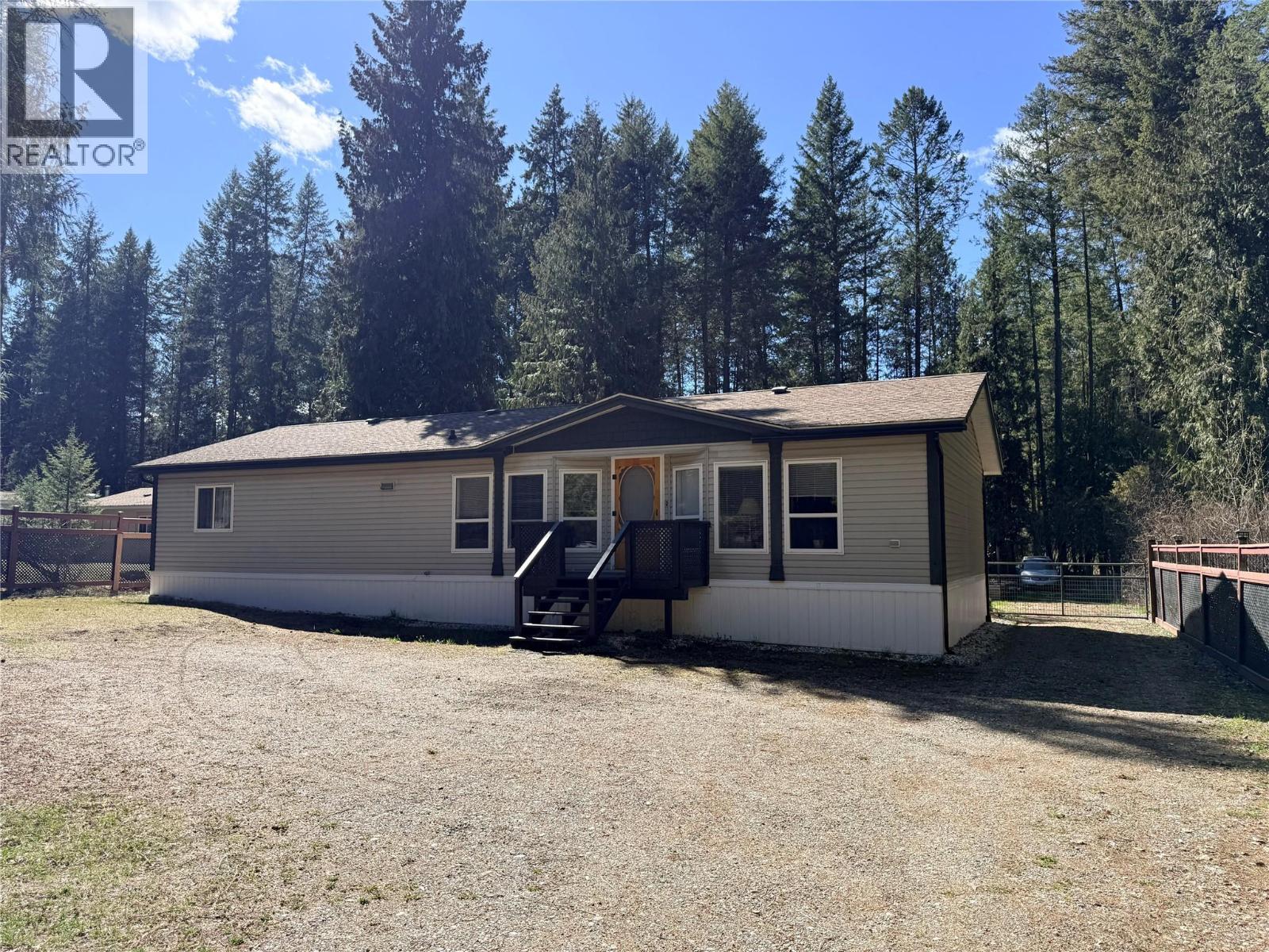 2135 Hunter Frontage Road, Christina Lake, British Columbia  V0H 1E2 - Photo 3 - 10382093