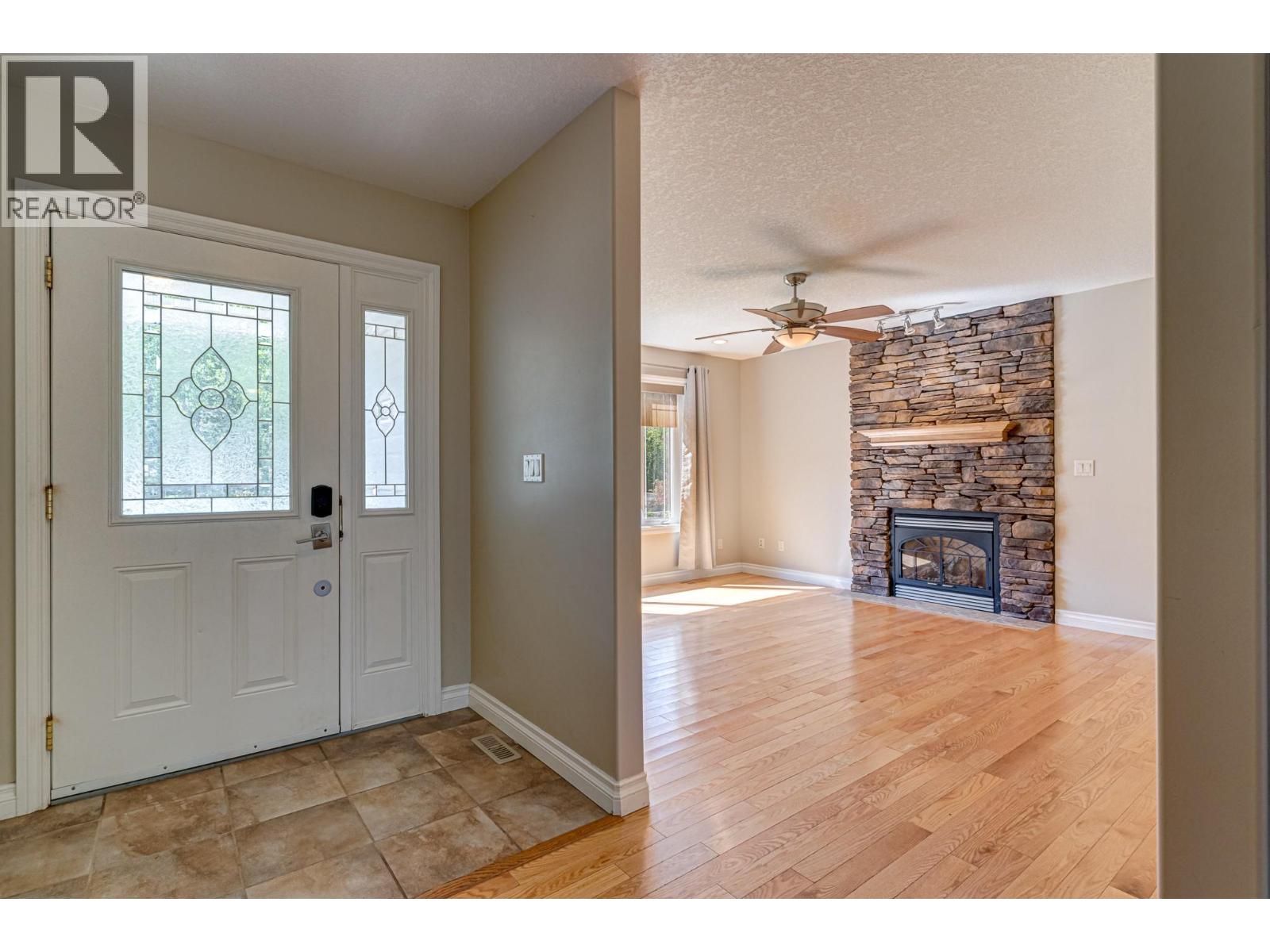 5 Caledonia Place, Elkford, British Columbia  V0B 1H0 - Photo 2 - 10382045