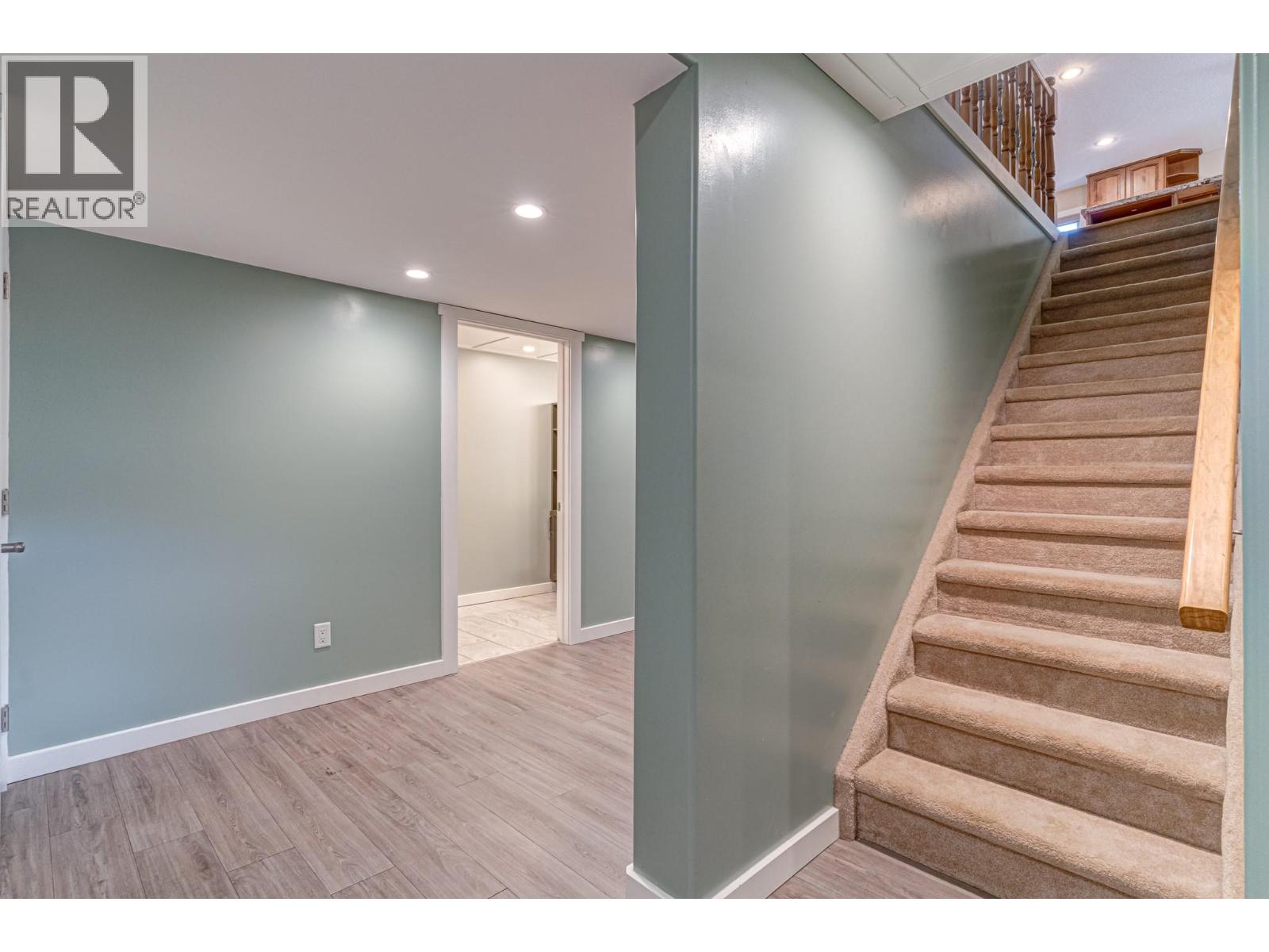 5 Caledonia Place, Elkford, British Columbia  V0B 1H0 - Photo 28 - 10382045