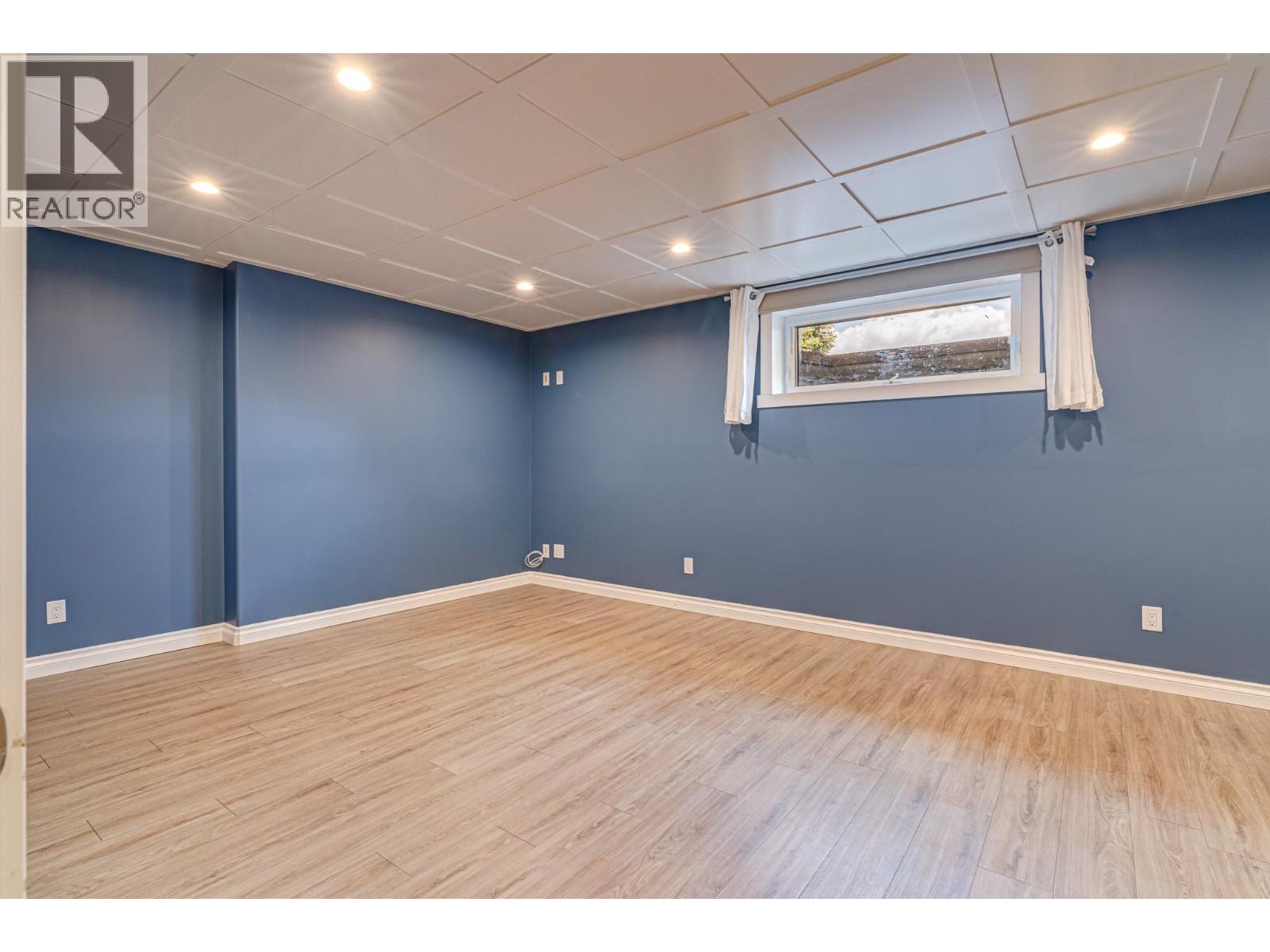 5 Caledonia Place, Elkford, British Columbia  V0B 1H0 - Photo 30 - 10382045