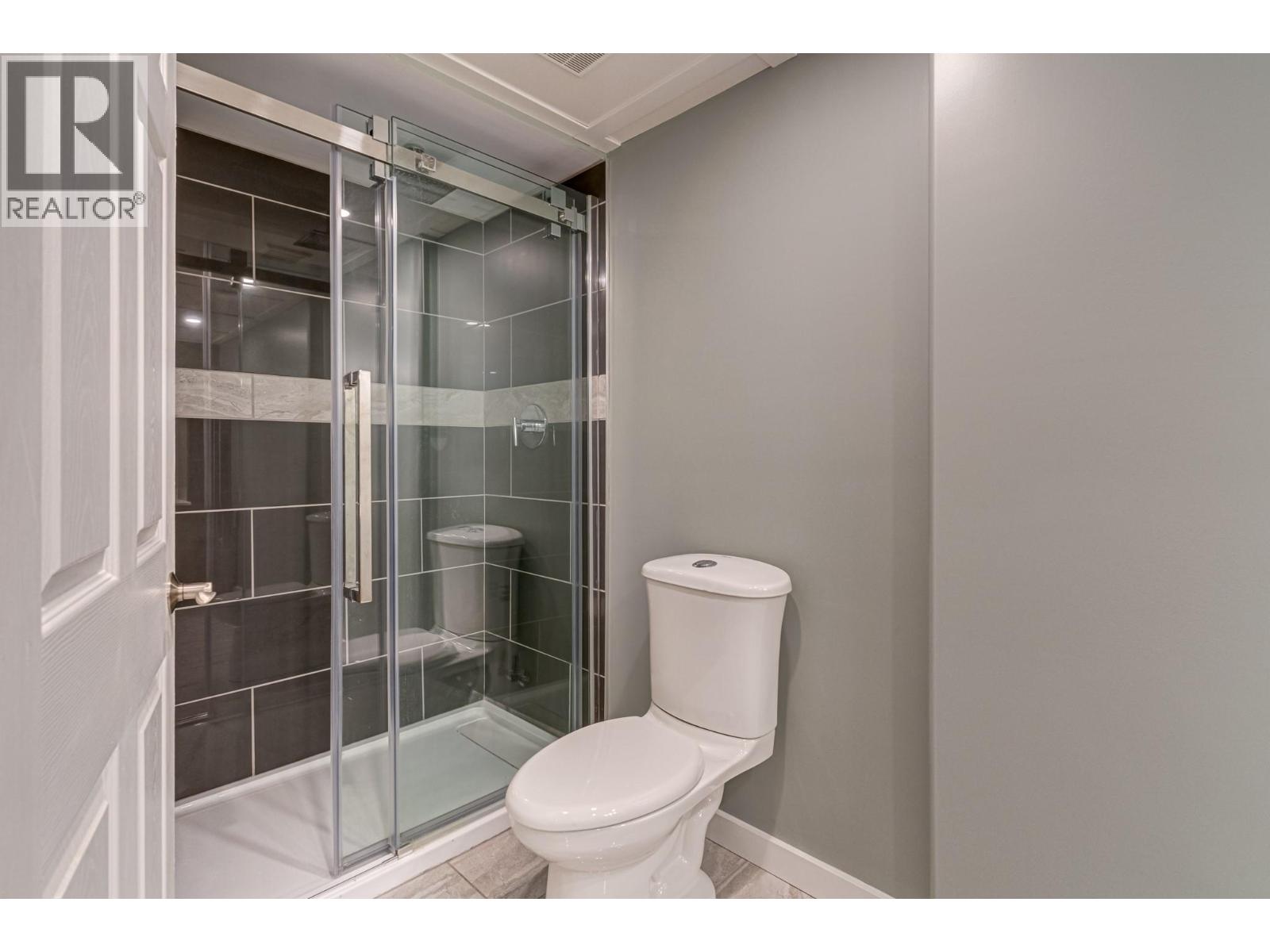 5 Caledonia Place, Elkford, British Columbia  V0B 1H0 - Photo 34 - 10382045