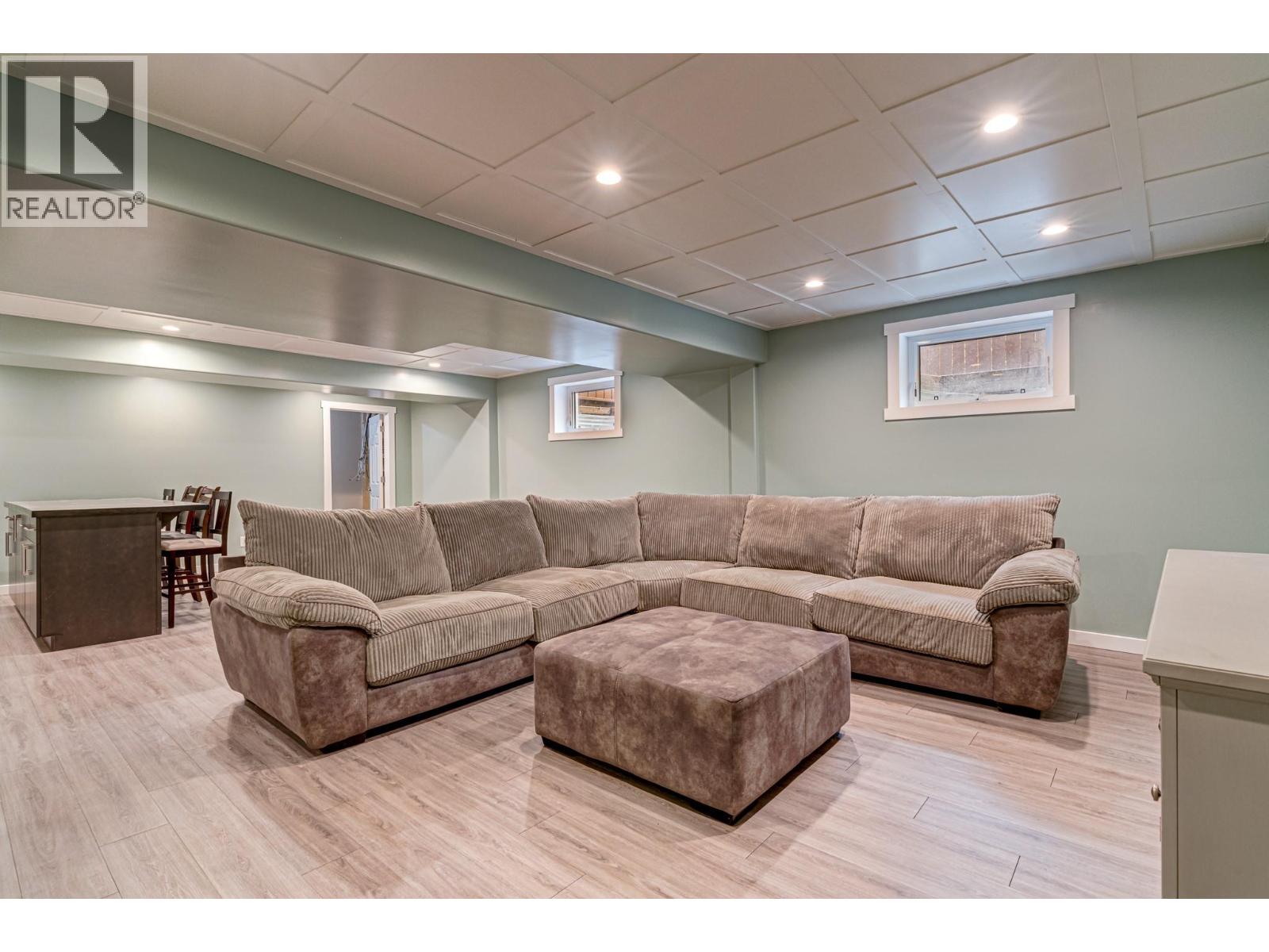 5 Caledonia Place, Elkford, British Columbia  V0B 1H0 - Photo 37 - 10382045