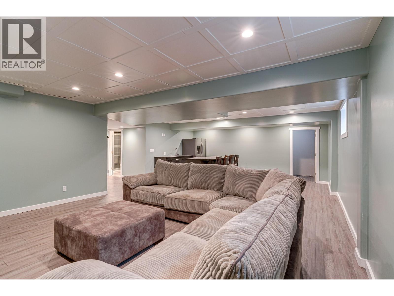 5 Caledonia Place, Elkford, British Columbia  V0B 1H0 - Photo 38 - 10382045