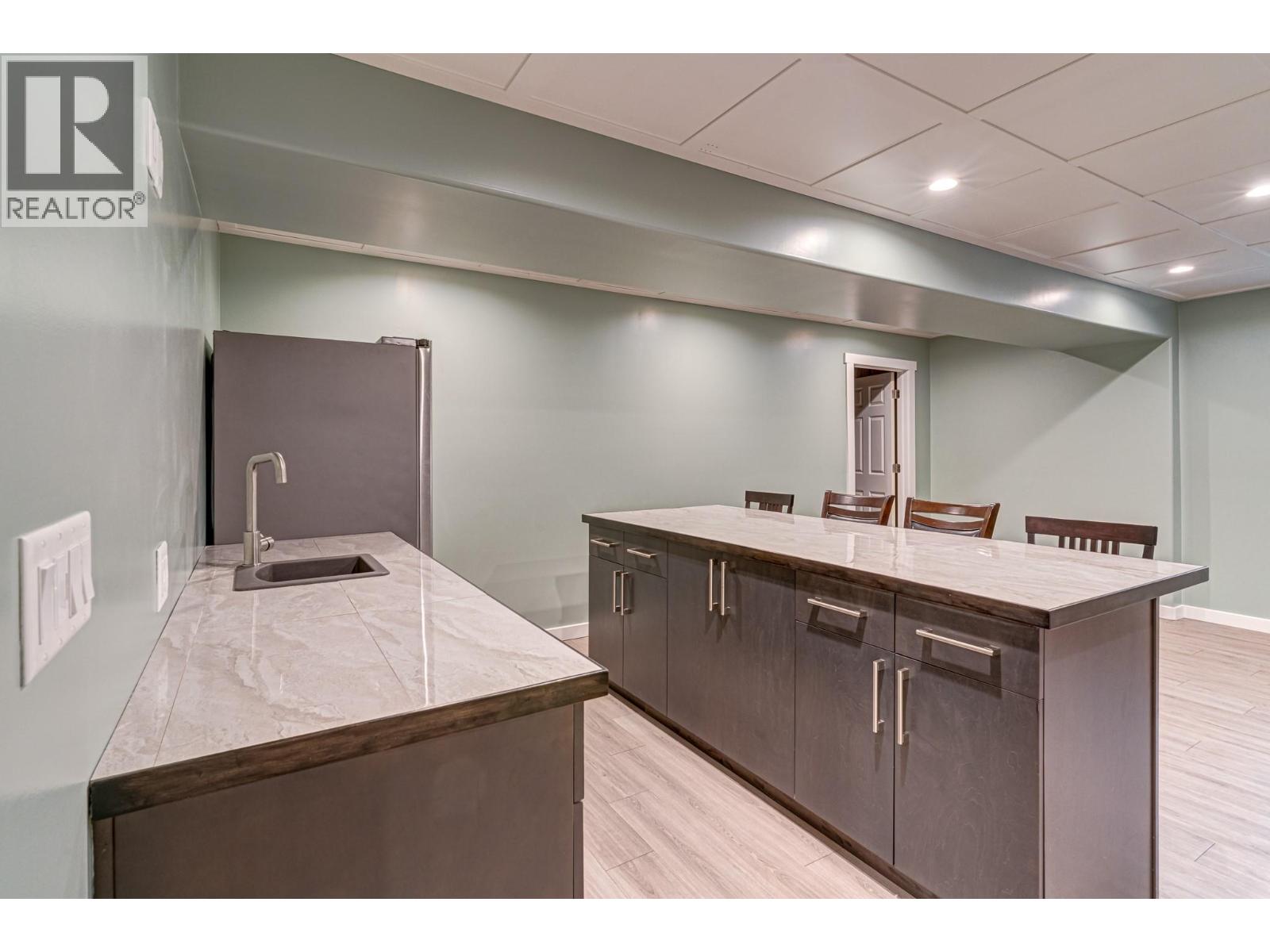 5 Caledonia Place, Elkford, British Columbia  V0B 1H0 - Photo 42 - 10382045