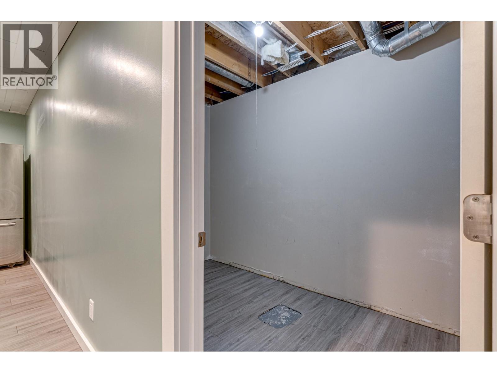 5 Caledonia Place, Elkford, British Columbia  V0B 1H0 - Photo 43 - 10382045