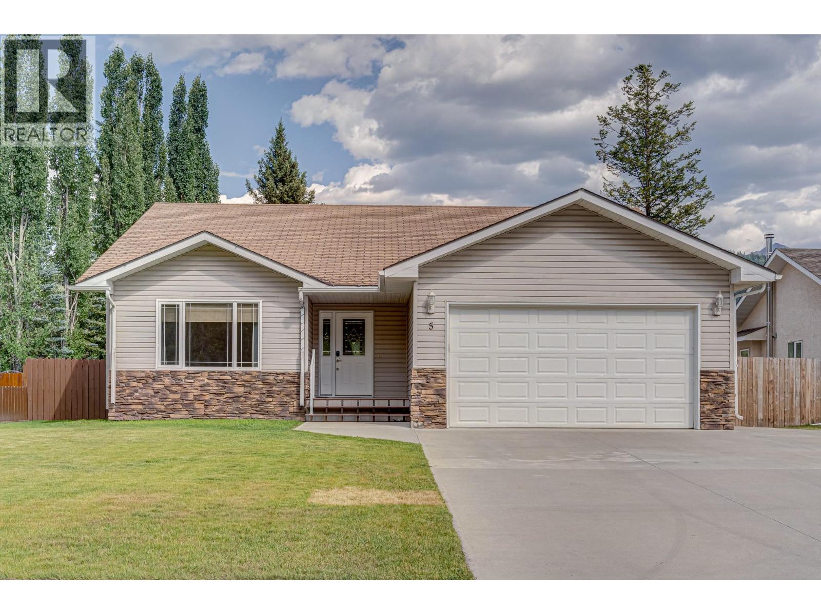 5 Caledonia Place, Elkford, British Columbia  V0B 1H0 - Photo 54 - 10382045