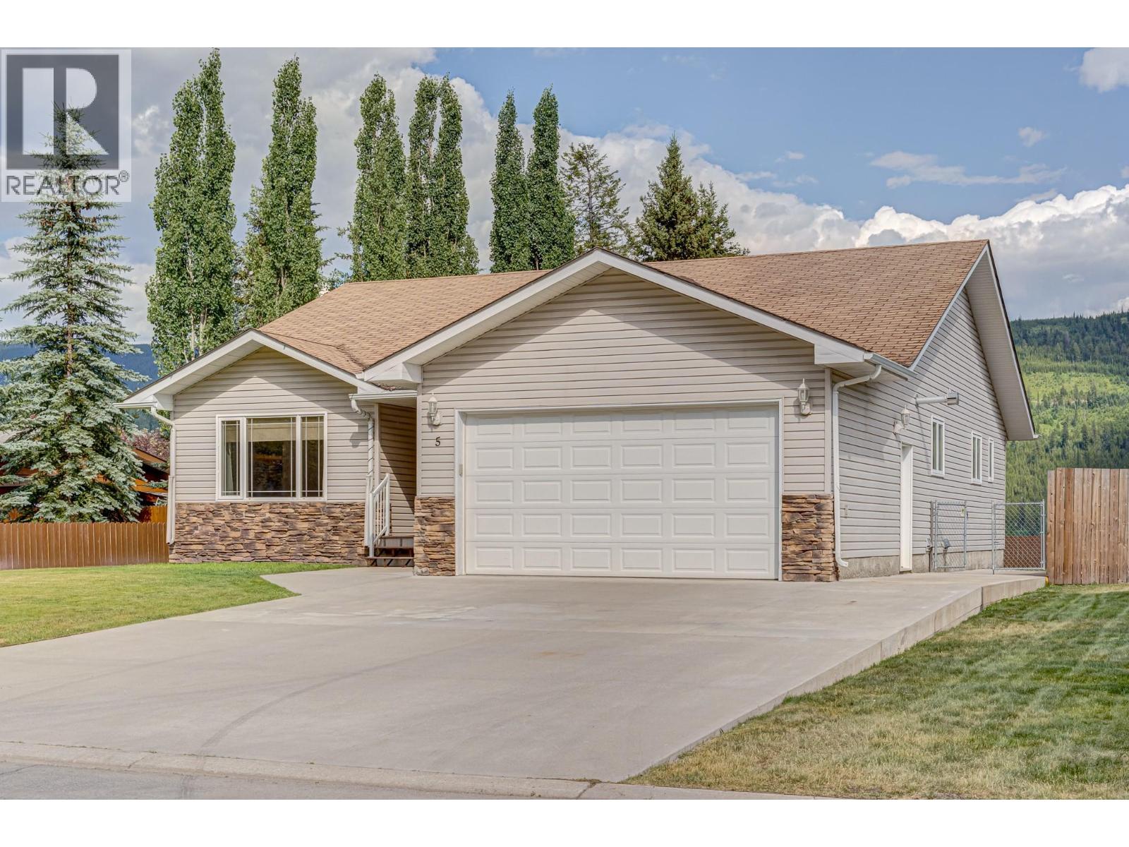 5 Caledonia Place, Elkford, British Columbia  V0B 1H0 - Photo 55 - 10382045