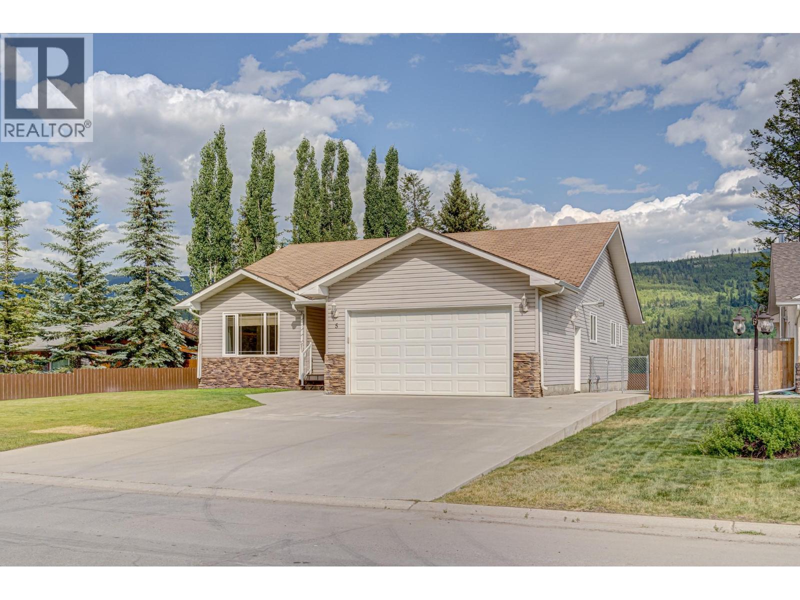 5 Caledonia Place, Elkford, British Columbia  V0B 1H0 - Photo 57 - 10382045