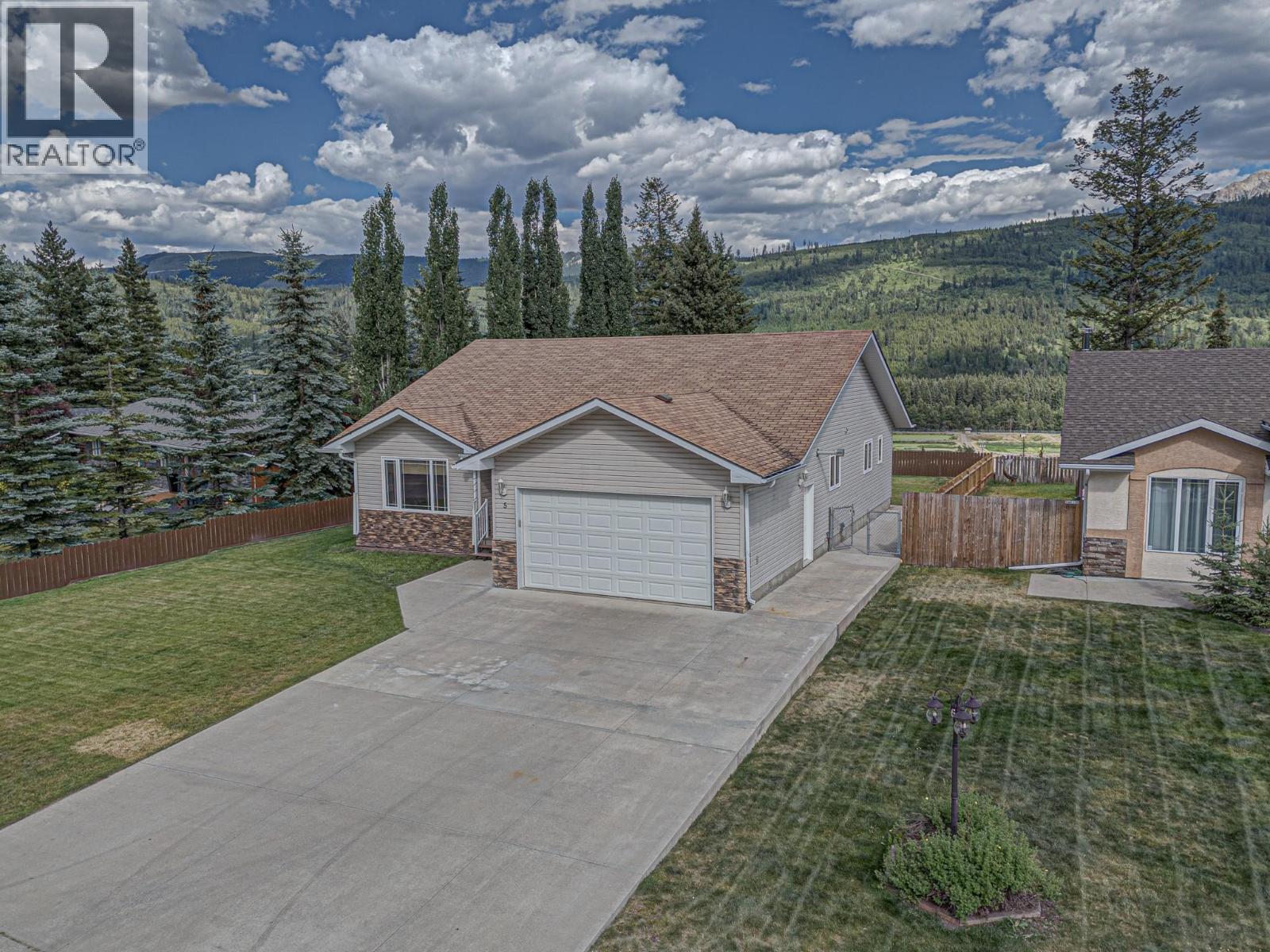 5 Caledonia Place, Elkford, British Columbia  V0B 1H0 - Photo 58 - 10382045