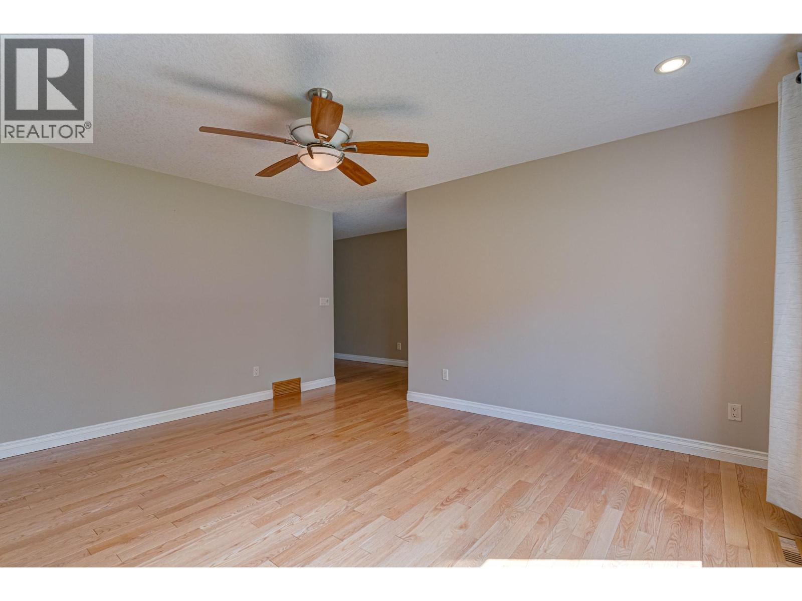 5 Caledonia Place, Elkford, British Columbia  V0B 1H0 - Photo 6 - 10382045