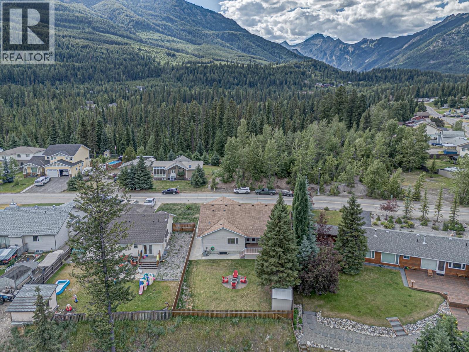 5 Caledonia Place, Elkford, British Columbia  V0B 1H0 - Photo 68 - 10382045