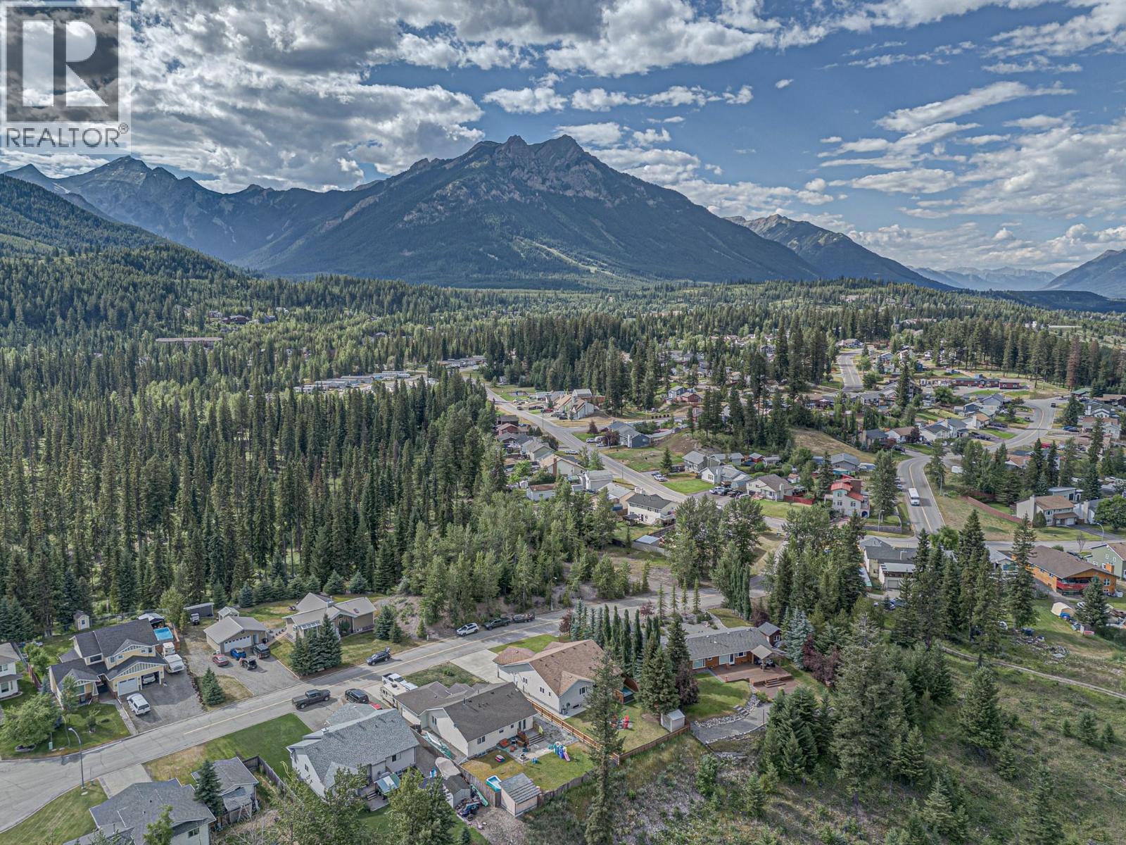 5 Caledonia Place, Elkford, British Columbia  V0B 1H0 - Photo 69 - 10382045