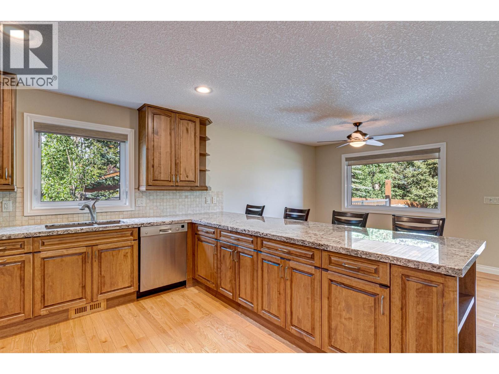 5 Caledonia Place, Elkford, British Columbia  V0B 1H0 - Photo 8 - 10382045