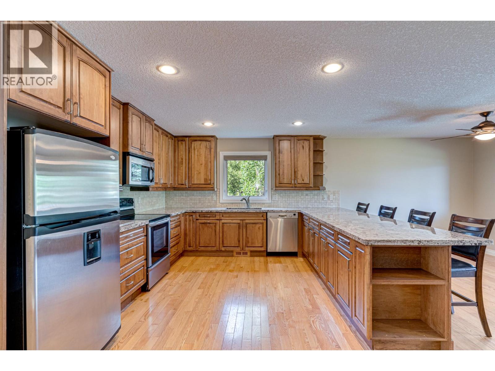 5 Caledonia Place, Elkford, British Columbia  V0B 1H0 - Photo 9 - 10382045