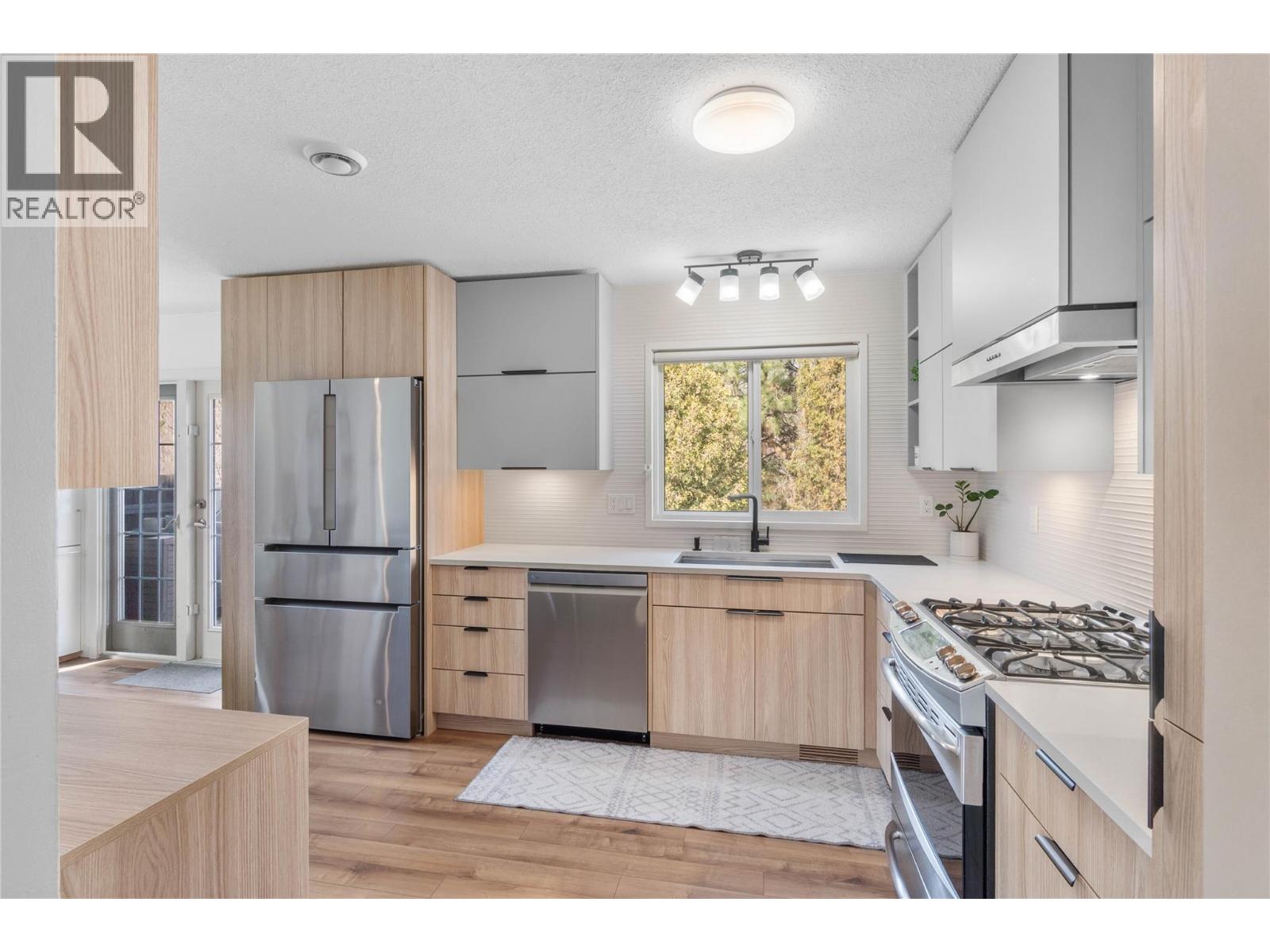 4857 Bolean Drive, Kamloops, British Columbia  V2H 1M3 - Photo 3 - 10382075