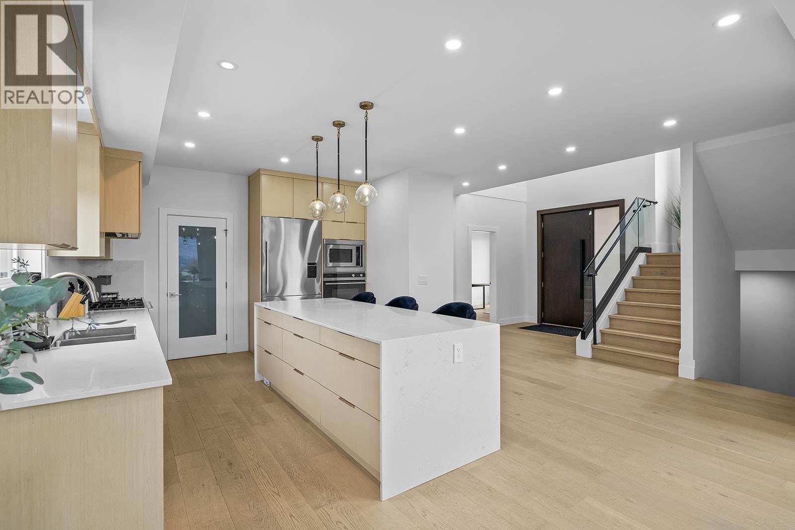 1047 Oak Barrel Place, West Kelowna, British Columbia  V1Z 2G9 - Photo 3 - 10382473