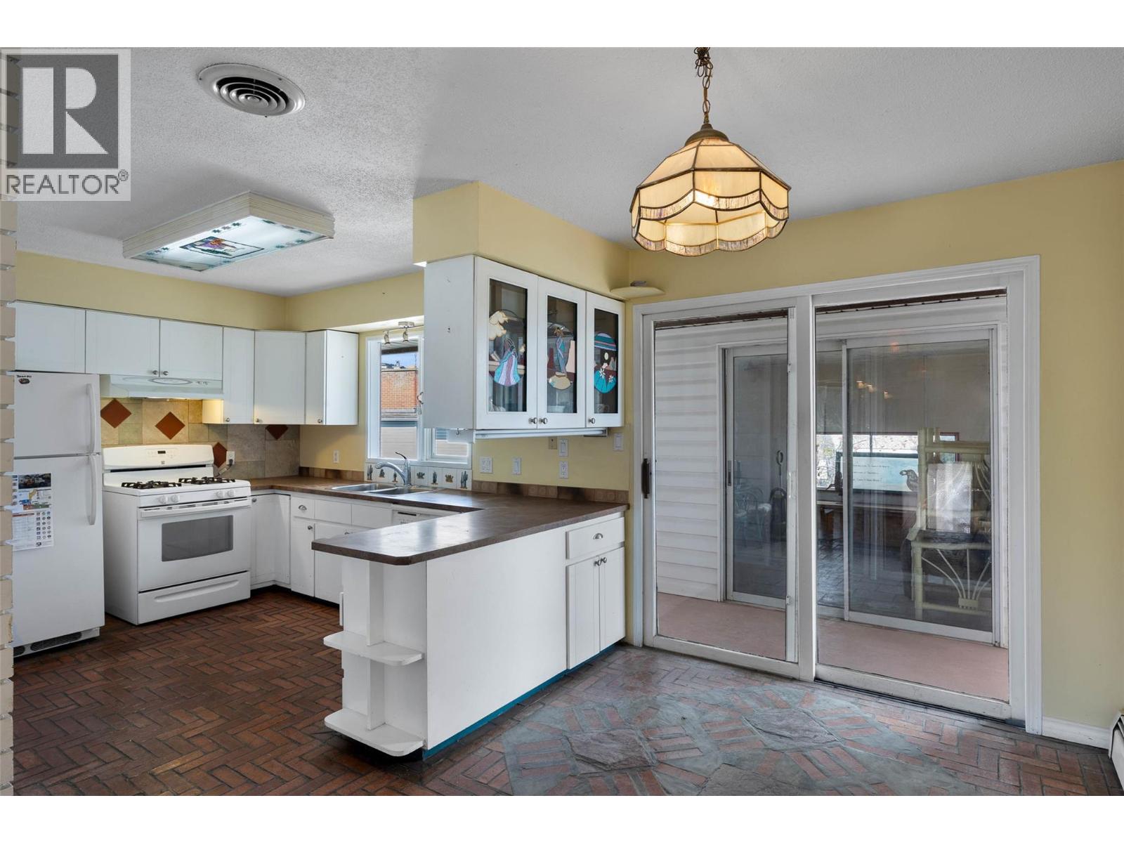 2248 Tranquille Road, Kamloops, British Columbia  V2B 3N2 - Photo 11 - 10382669