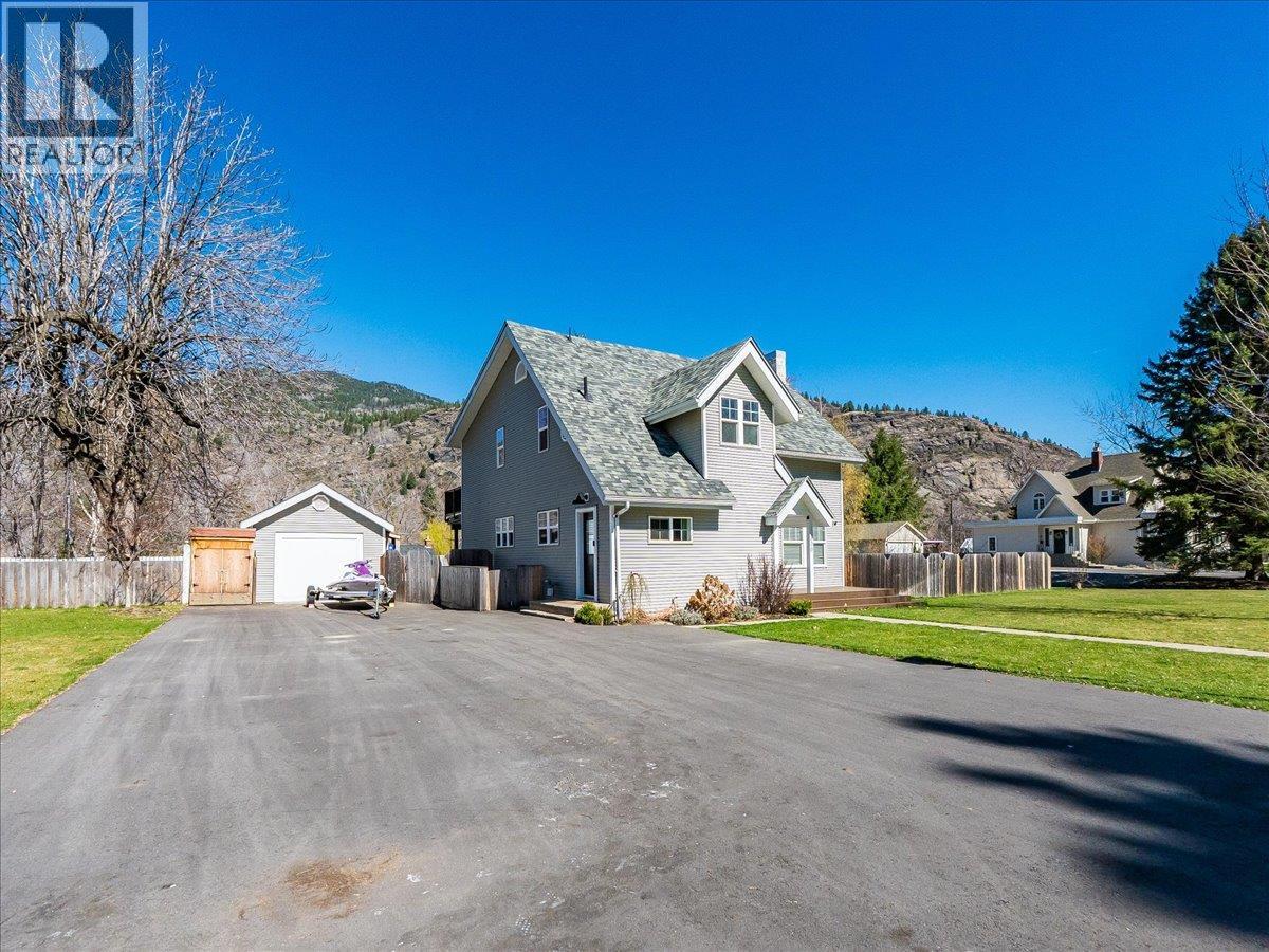 300 Kootenay Avenue, Trail, British Columbia  V1R 1H5 - Photo 2 - 10382416