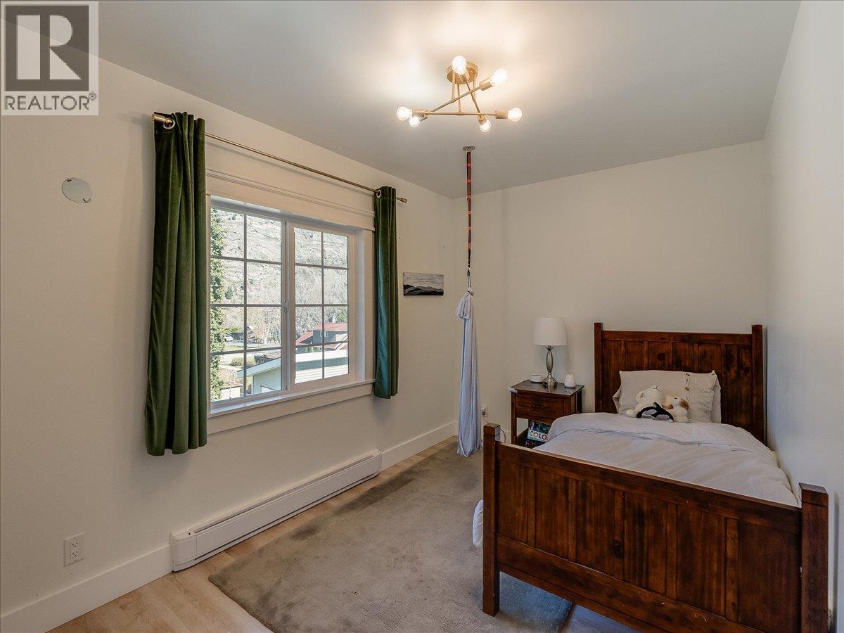 300 Kootenay Avenue, Trail, British Columbia  V1R 1H5 - Photo 32 - 10382416