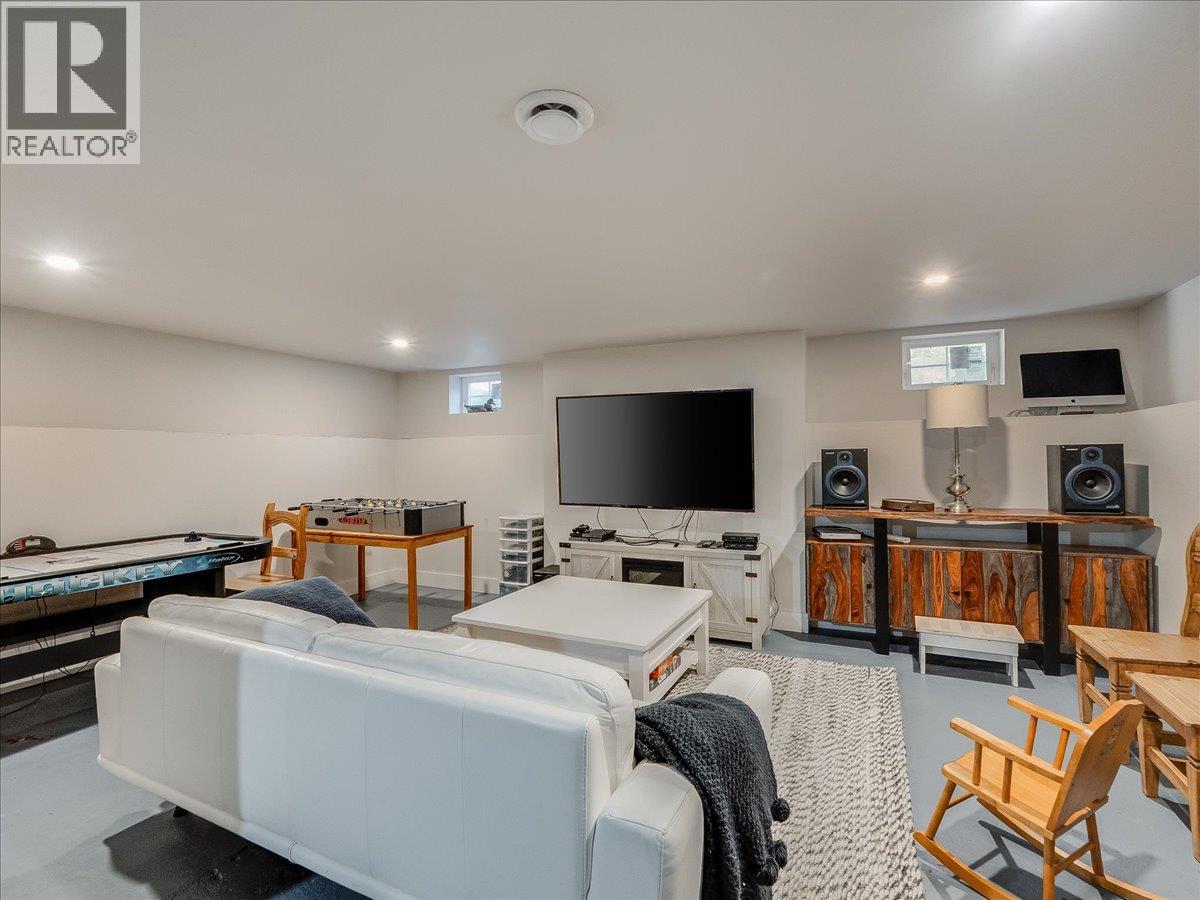 300 Kootenay Avenue, Trail, British Columbia  V1R 1H5 - Photo 37 - 10382416