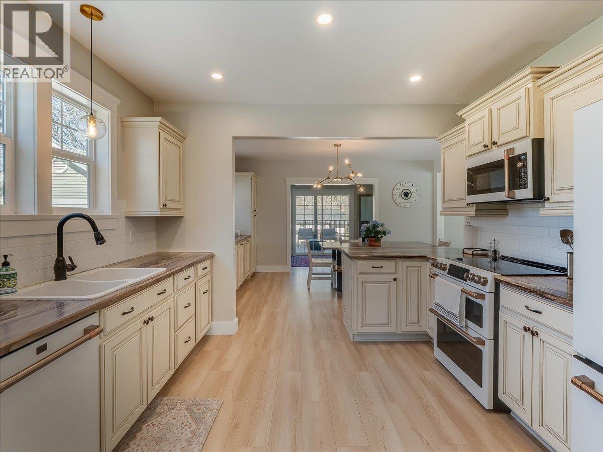 300 Kootenay Avenue, Trail, British Columbia  V1R 1H5 - Photo 5 - 10382416