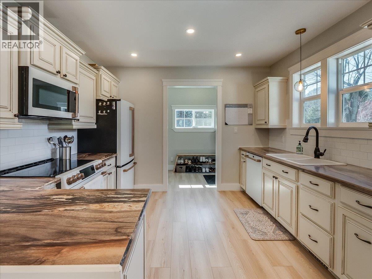 300 Kootenay Avenue, Trail, British Columbia  V1R 1H5 - Photo 6 - 10382416